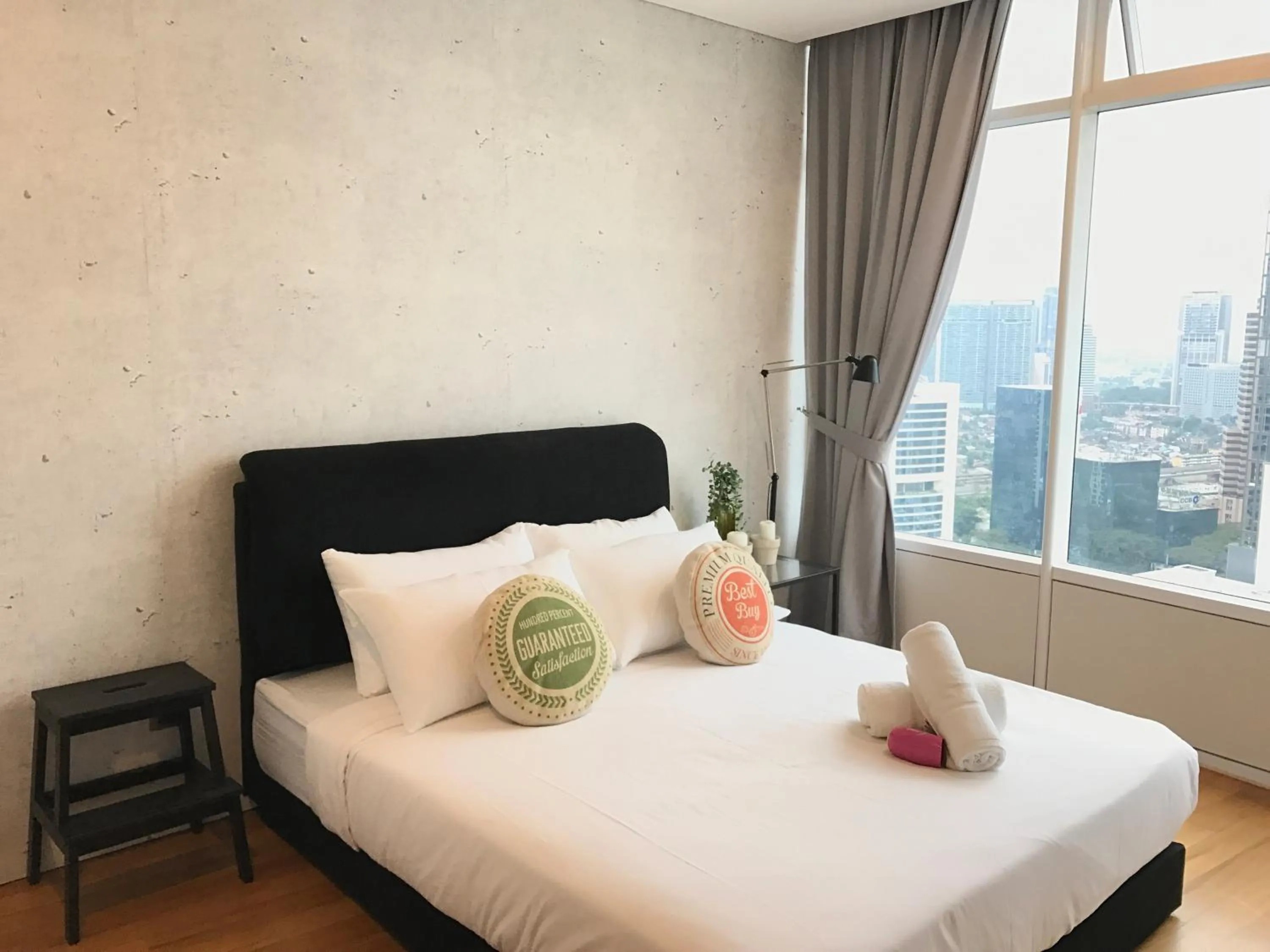 Bed in VORTEX SUITES KLCC by PNUT With NETFLIX