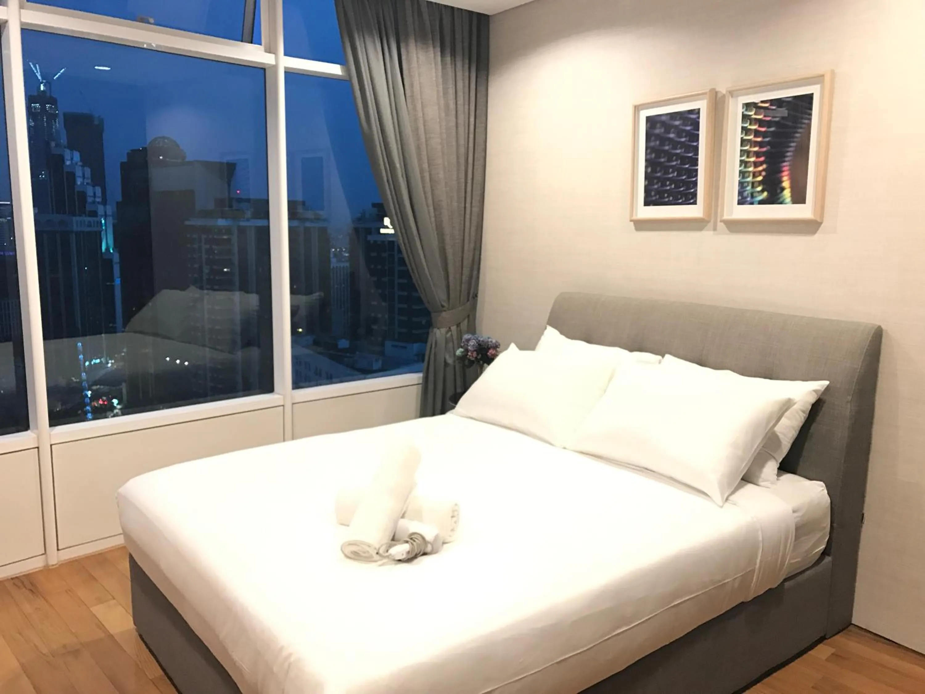 Bed in VORTEX SUITES KLCC by PNUT With NETFLIX