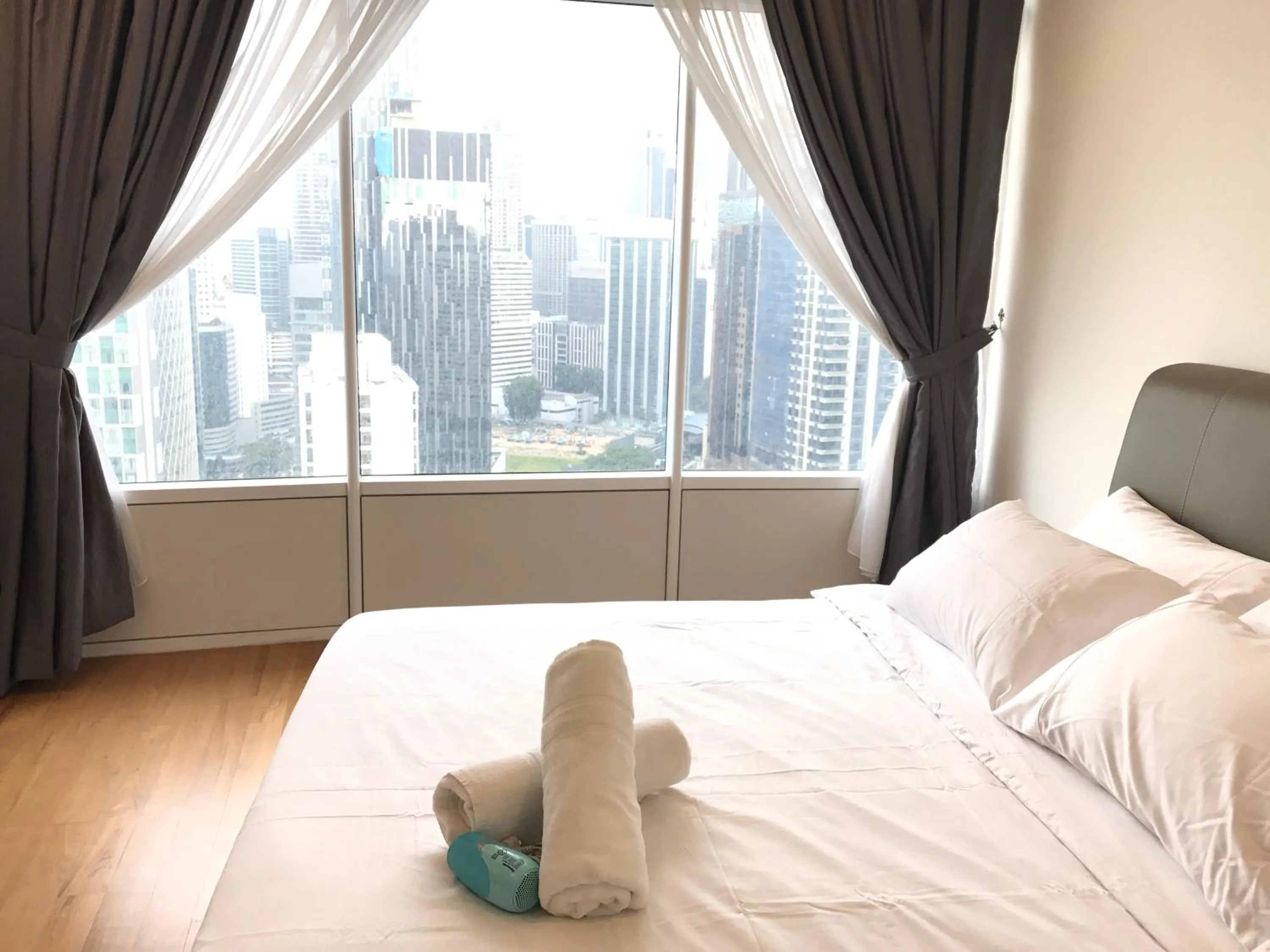 Bed in VORTEX SUITES KLCC by PNUT With NETFLIX