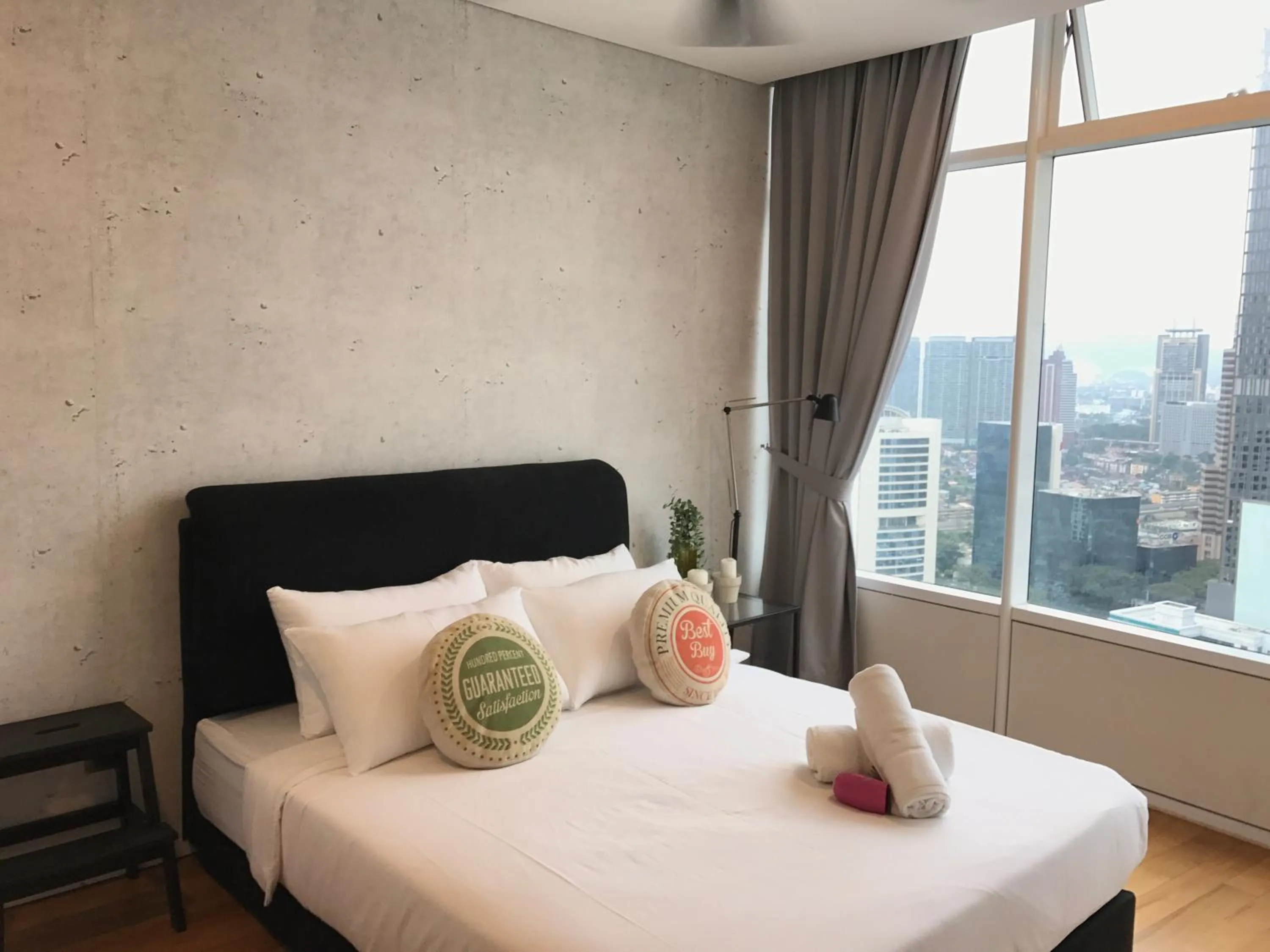 Bed in VORTEX SUITES KLCC by PNUT With NETFLIX