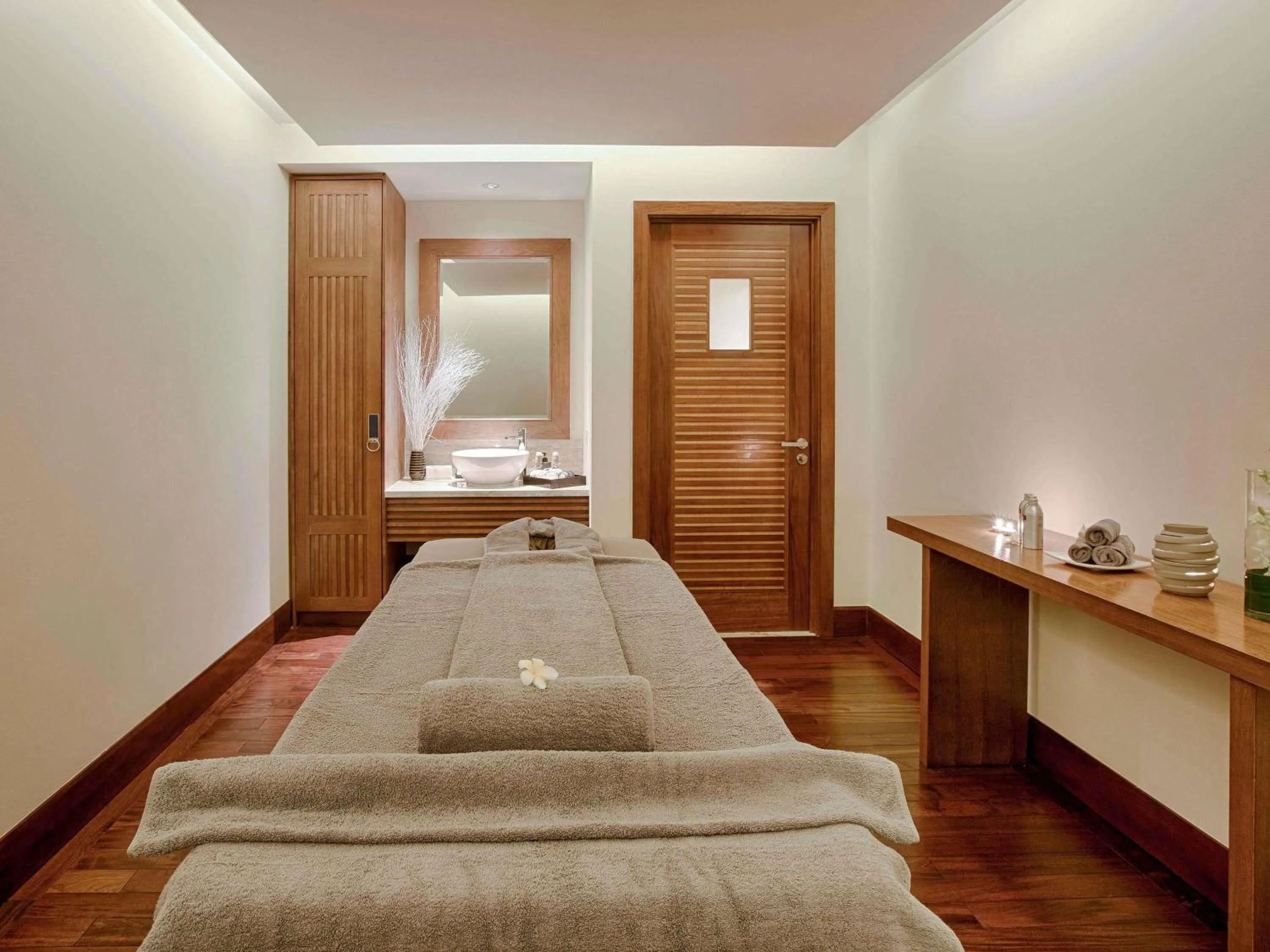 Spa and wellness centre/facilities, Bed in Pullman Danang Beach Resort