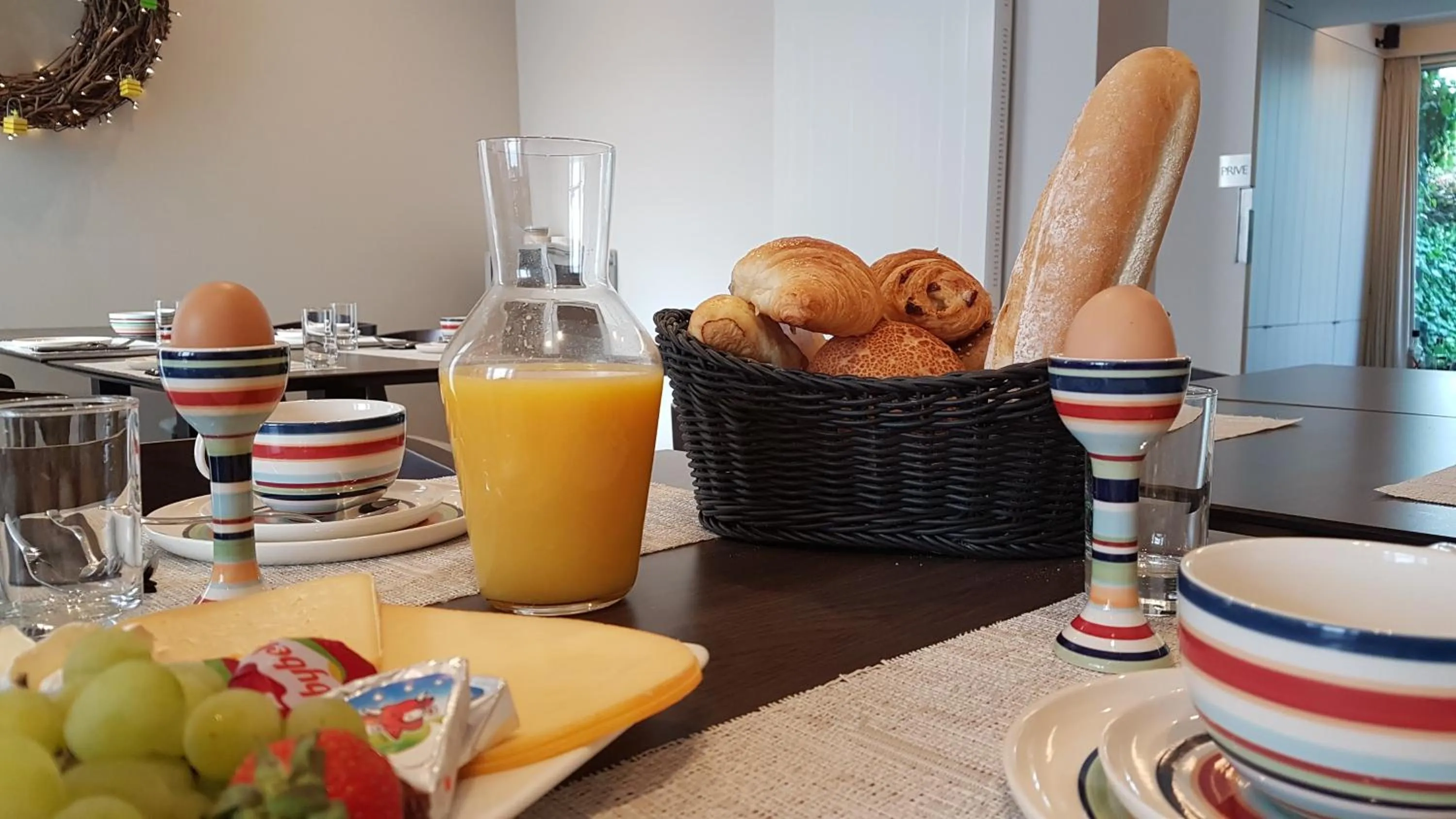 Breakfast in B&B Charles Cabour