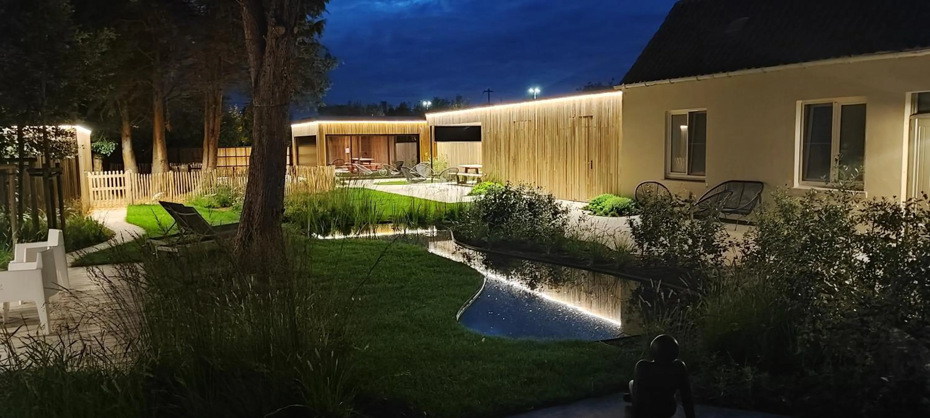 Garden view in B&B Charles Cabour