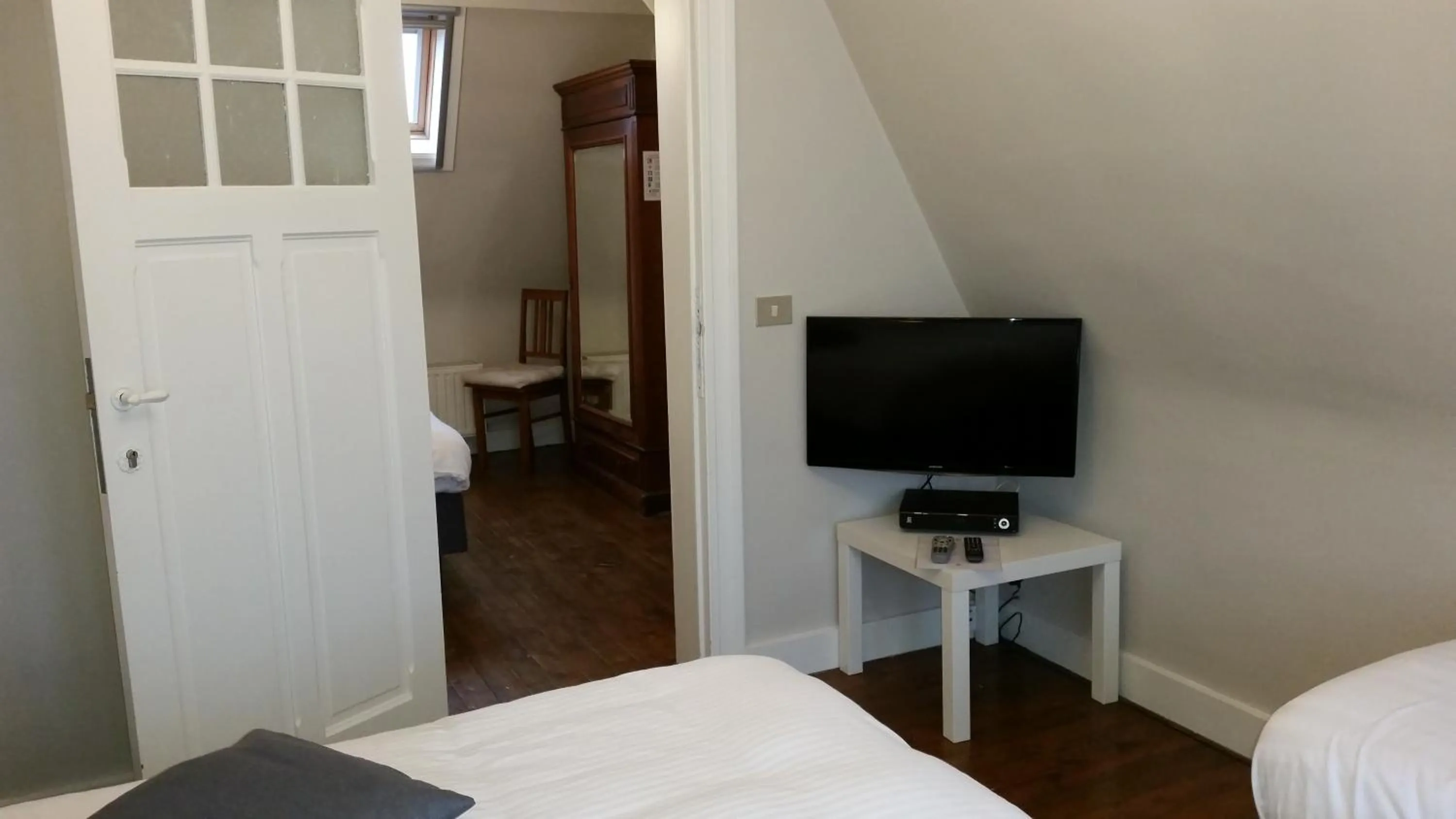 Other, Bed in B&B Charles Cabour