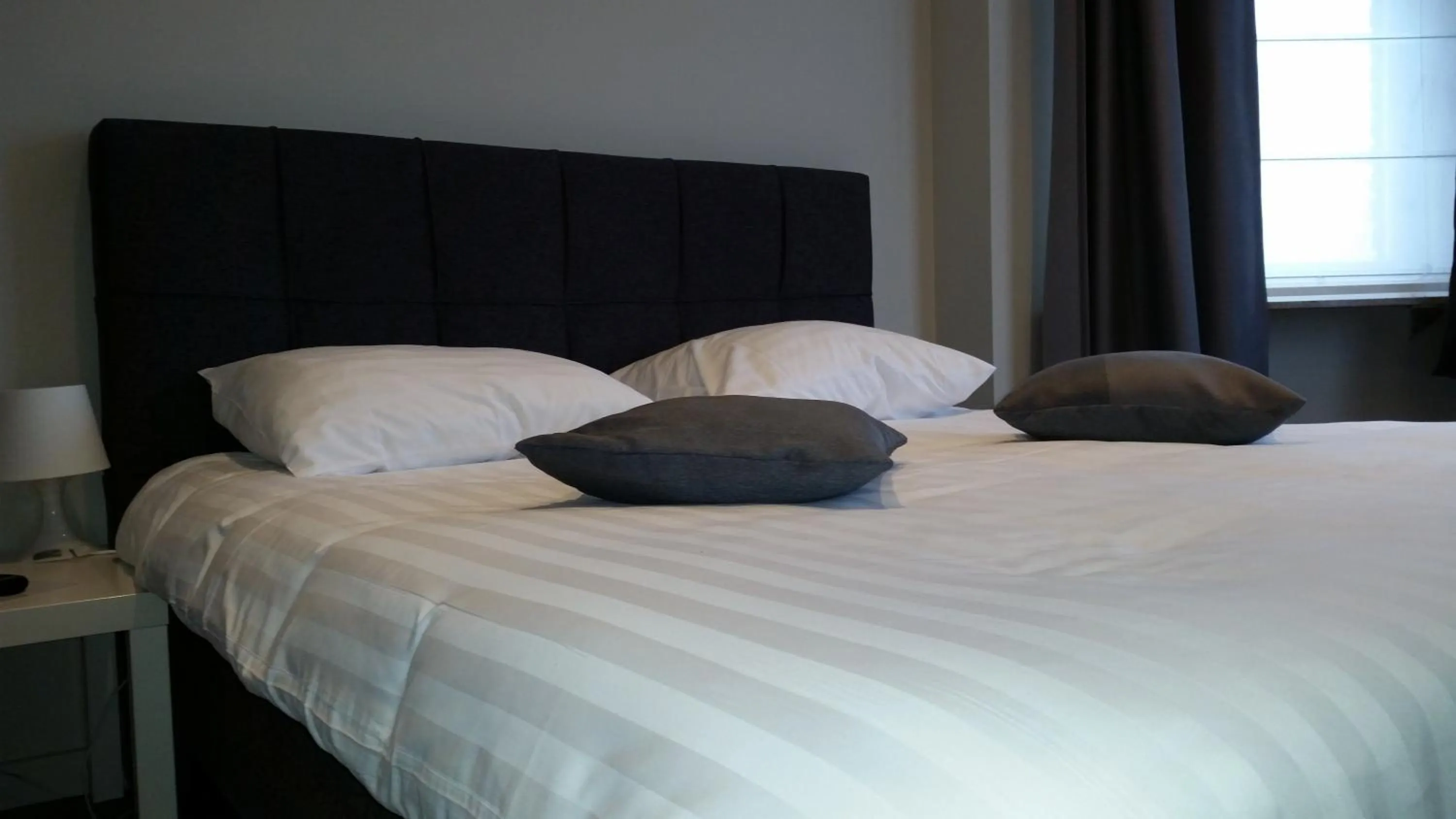 Photo of the whole room, Bed in B&B Charles Cabour