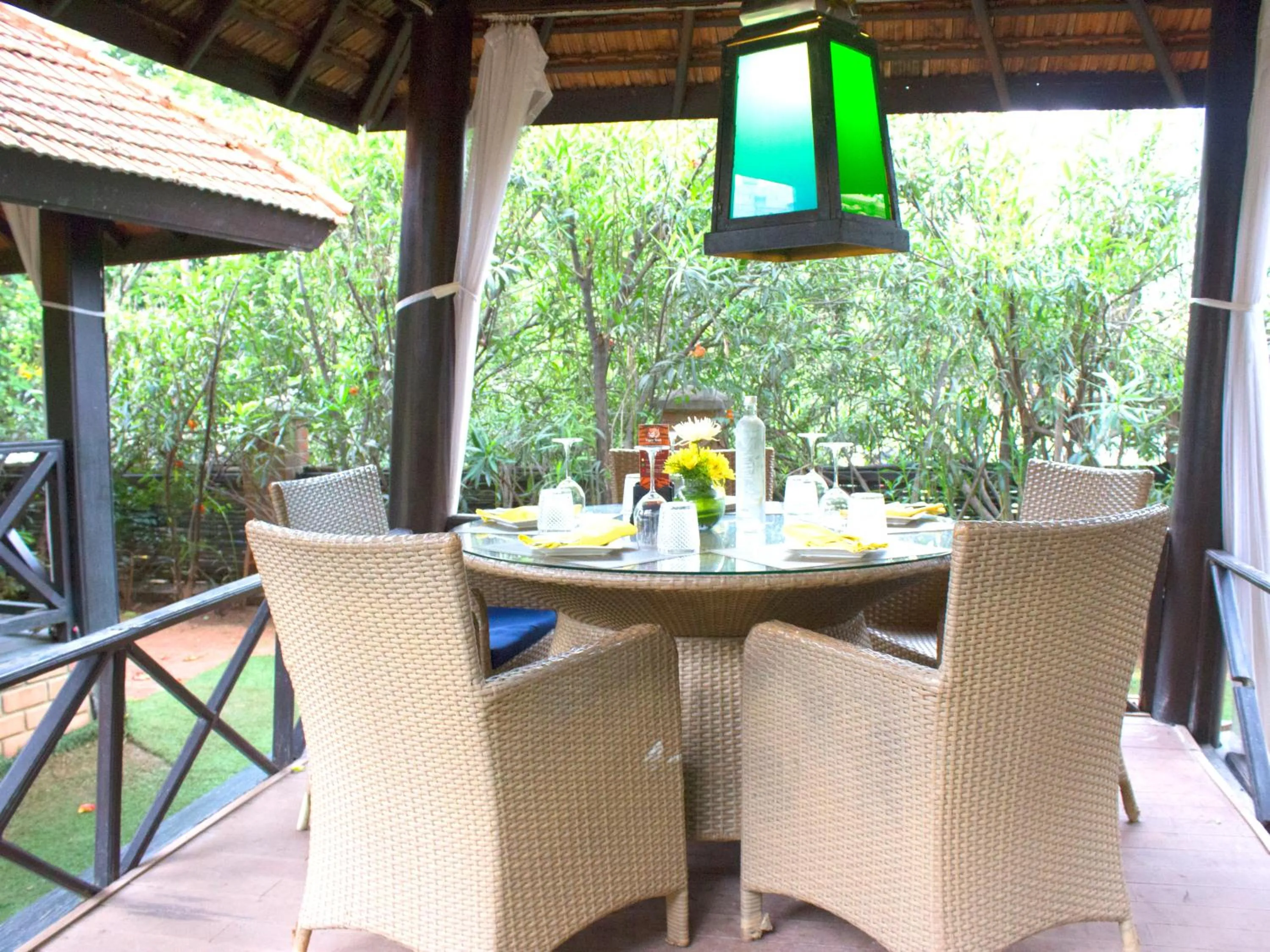 Restaurant/places to eat in Hotel Royal Orchid Bangalore