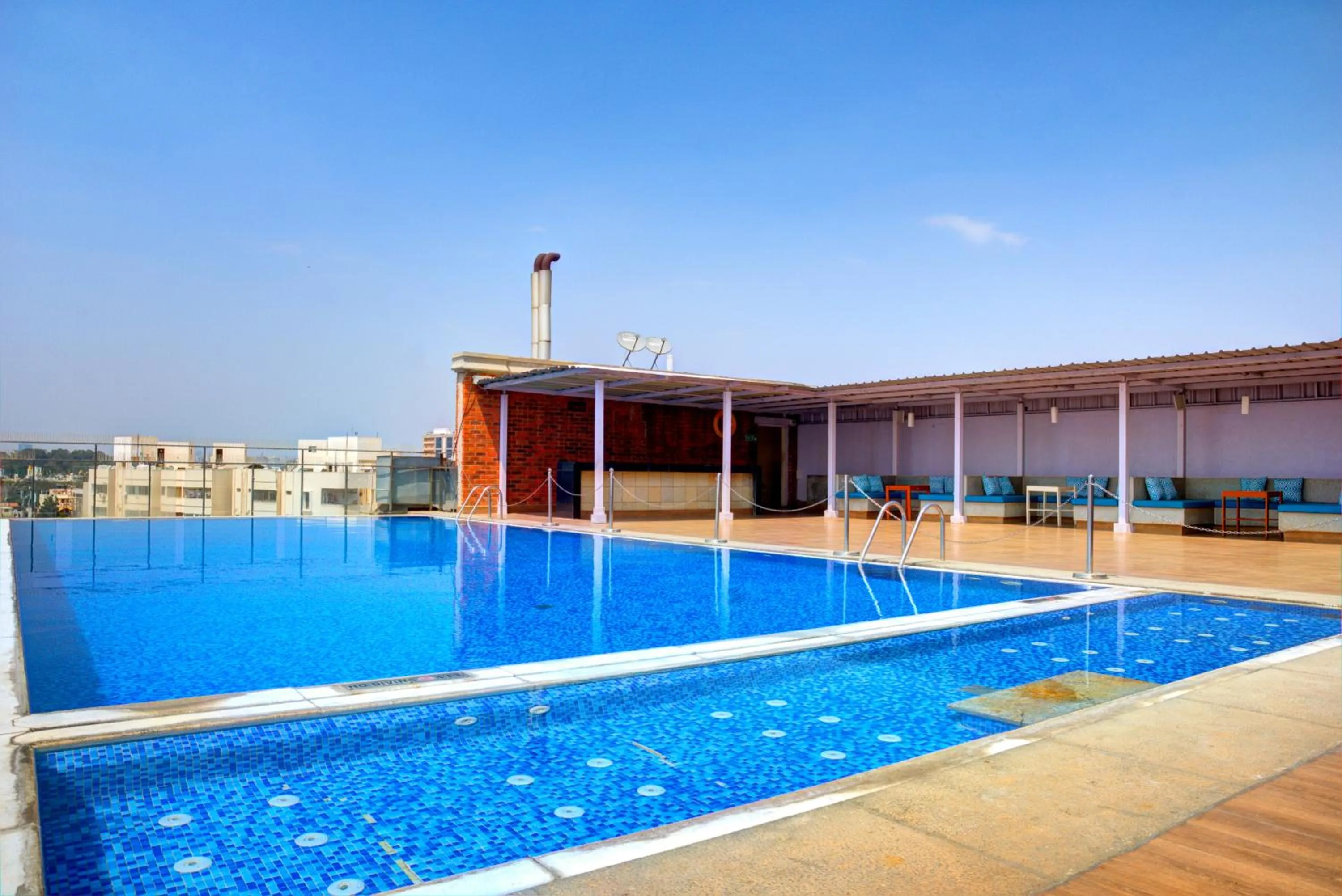 Swimming pool in Hotel Royal Orchid Bangalore