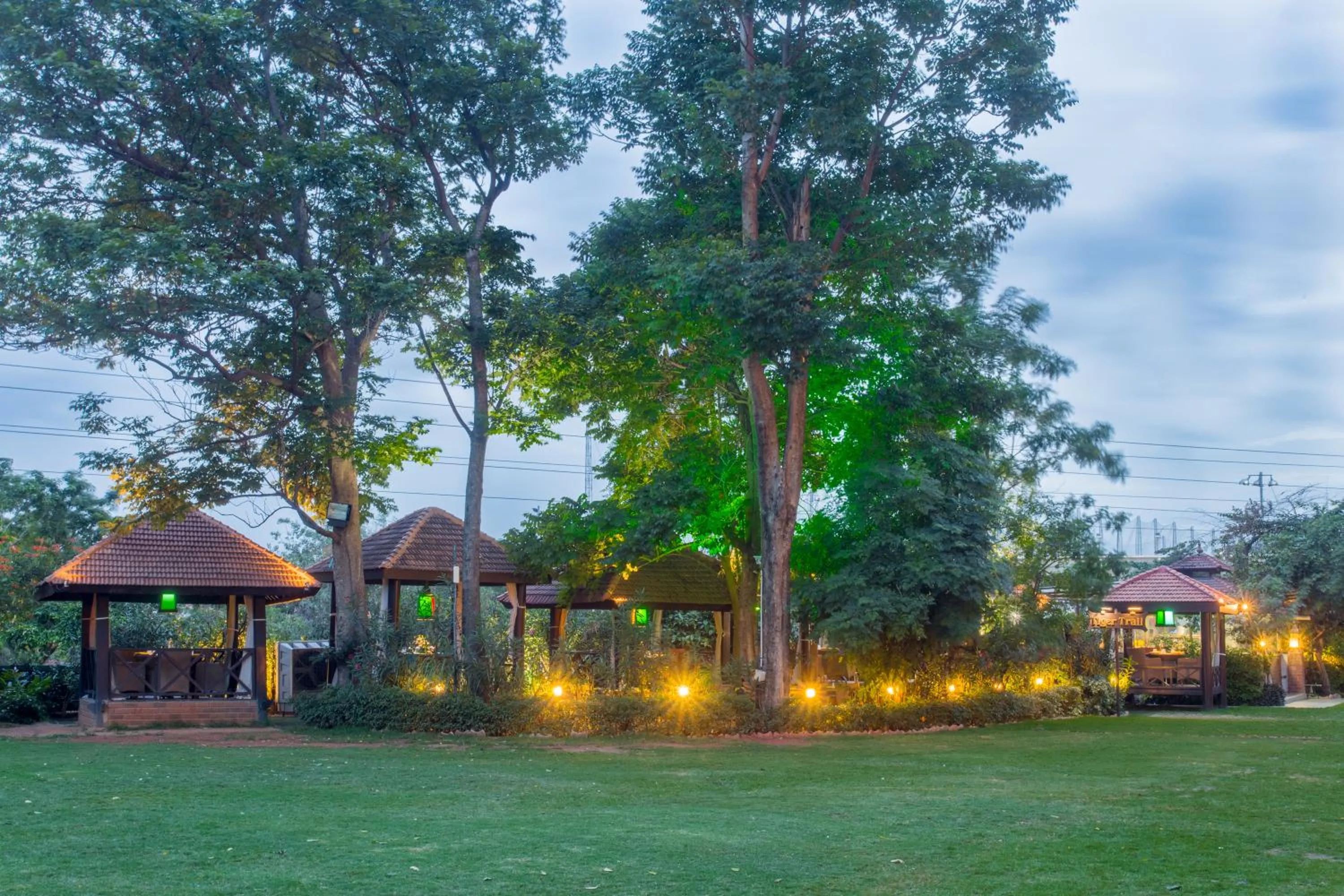 Restaurant/places to eat in Hotel Royal Orchid Bangalore