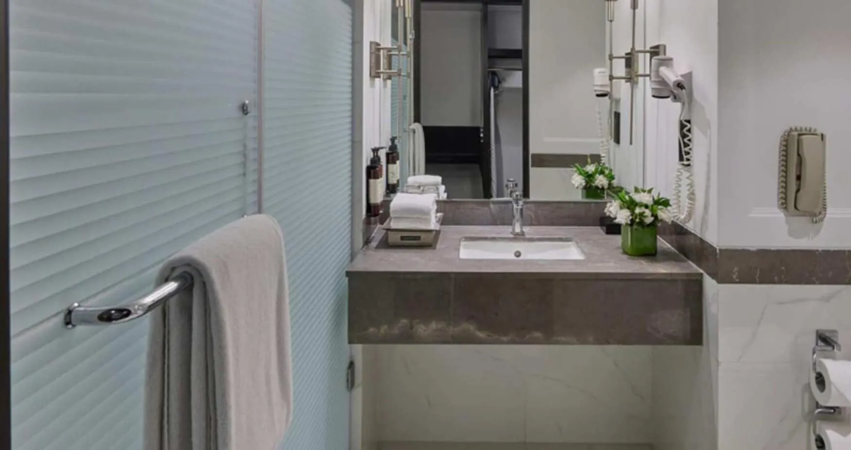 Bathroom in Hotel Royal Orchid Bangalore