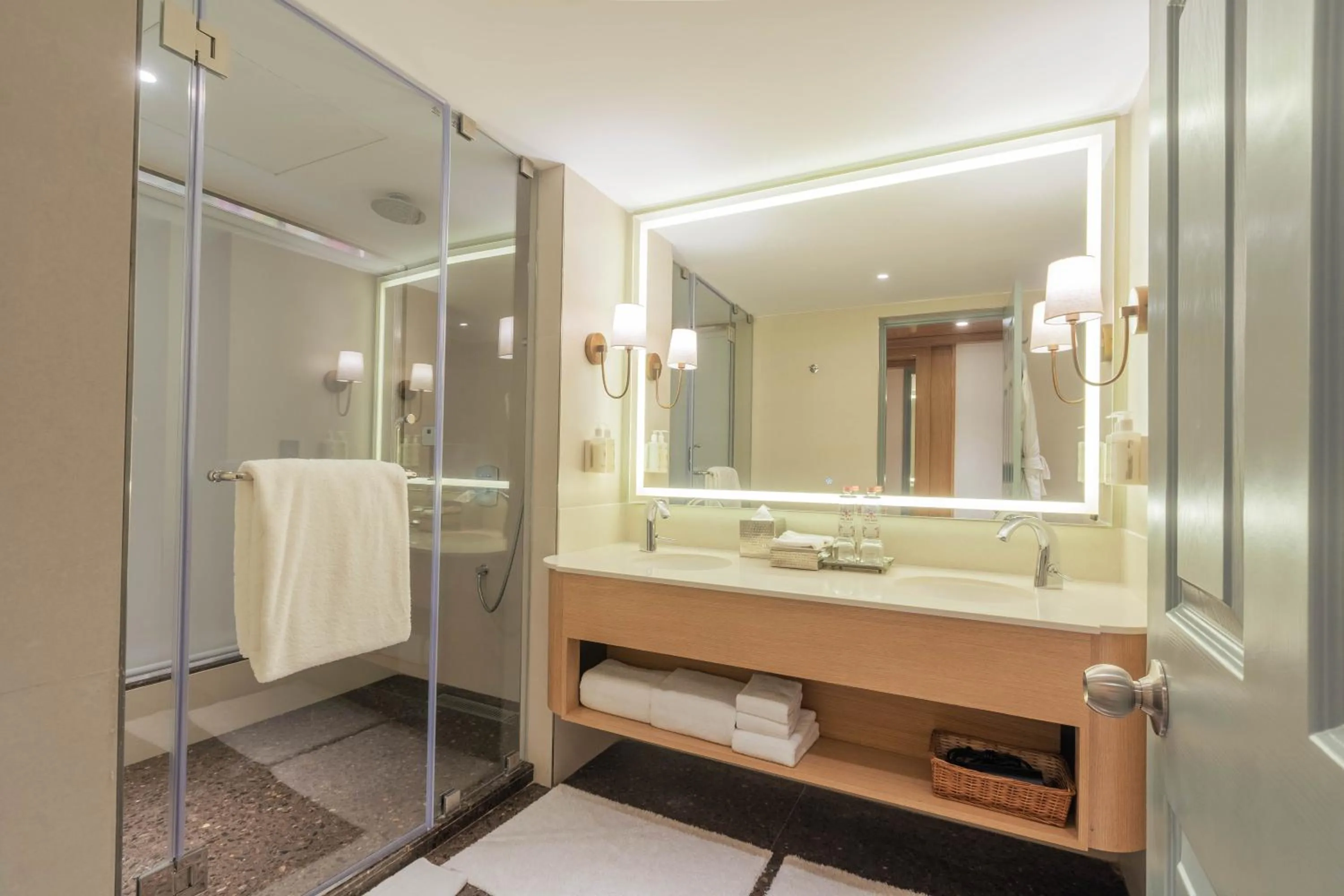 Bathroom in Hotel Royal Orchid Bangalore