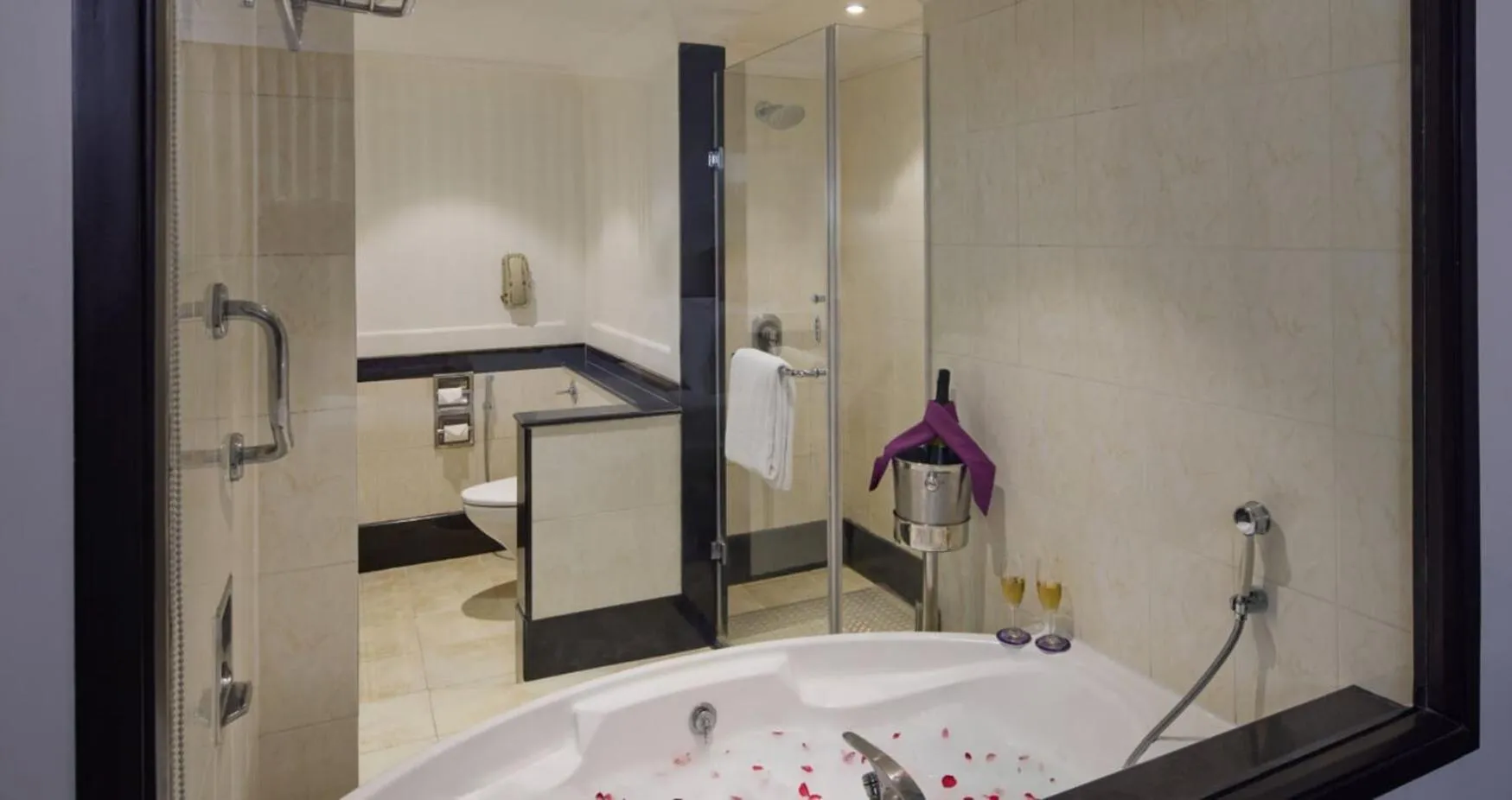 Bathroom in Hotel Royal Orchid Bangalore