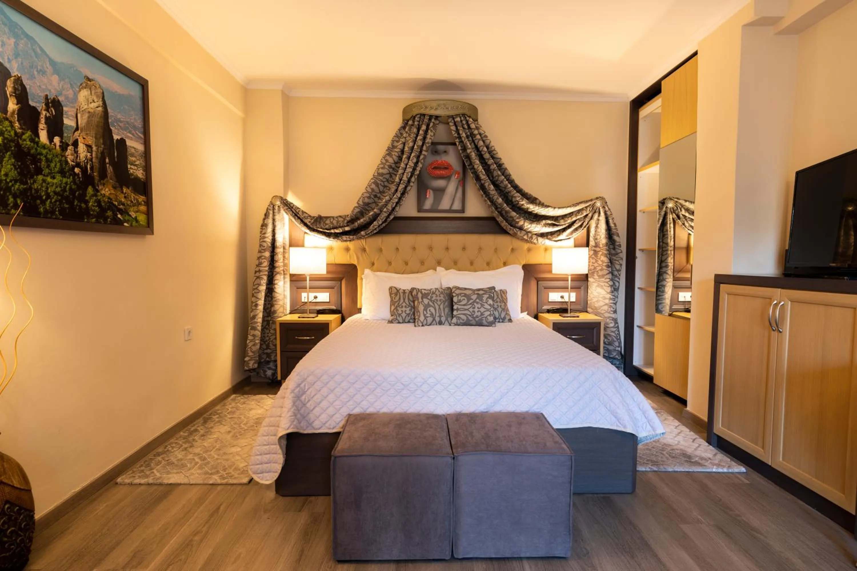 Bed in Famissi Eden Hotel