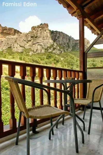 Standard Twin/Double Room with Meteora View in Famissi Eden Hotel Standard Twin/Double Room with Meteora View in Famissi Eden Hotel