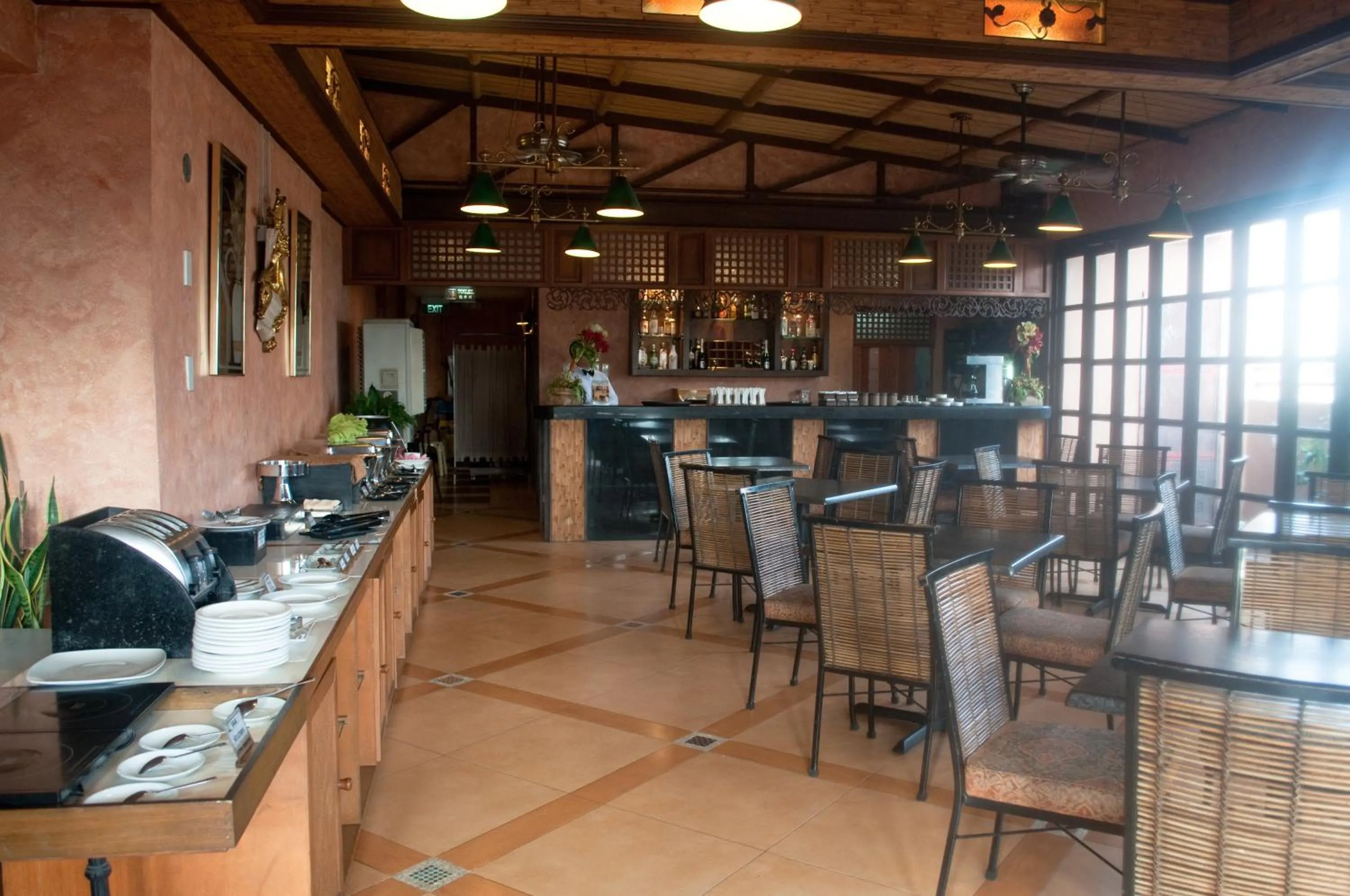 Restaurant/Places to Eat in Pearl Lane Hotel