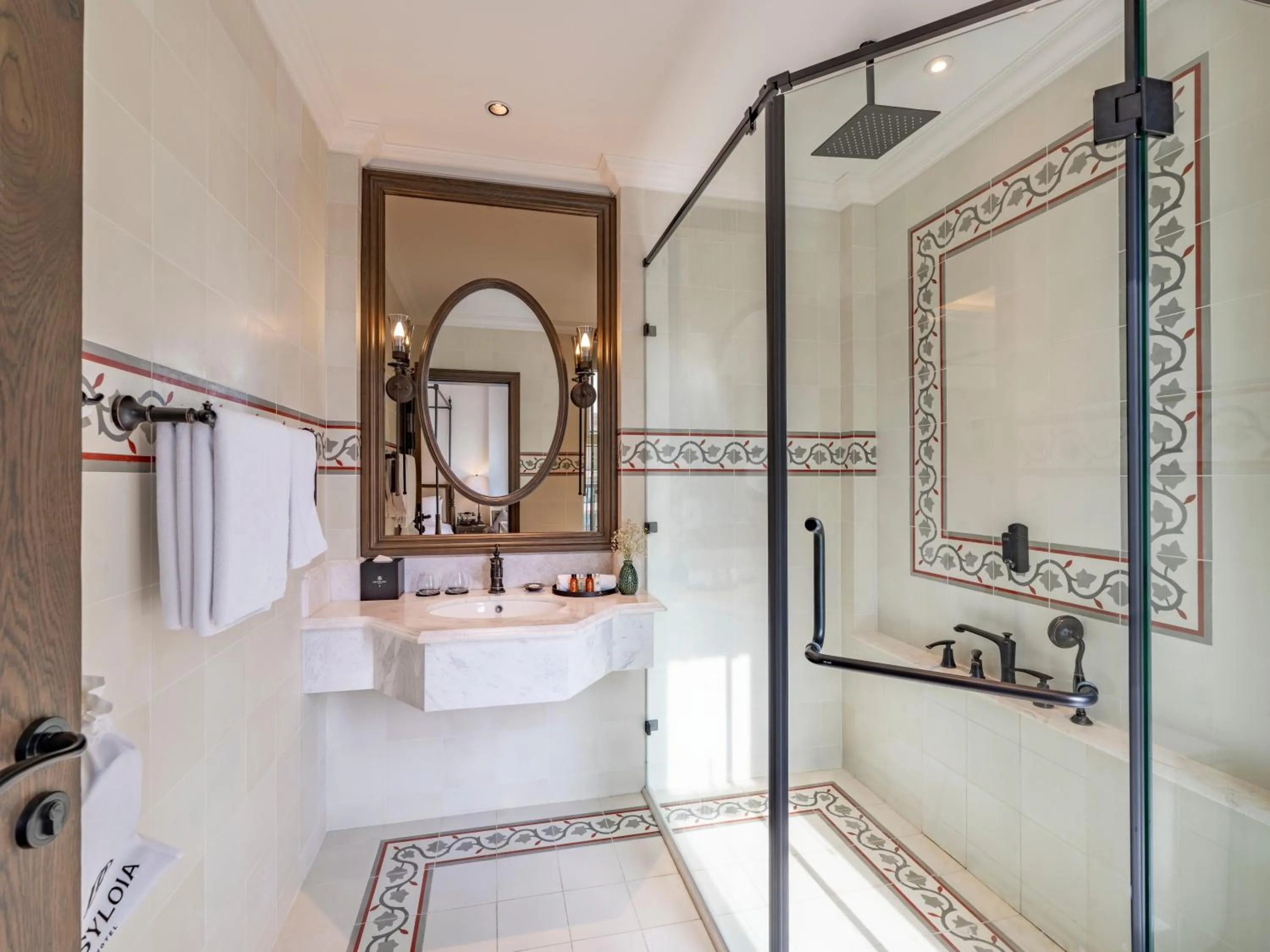 Shower in De Syloia Hotel