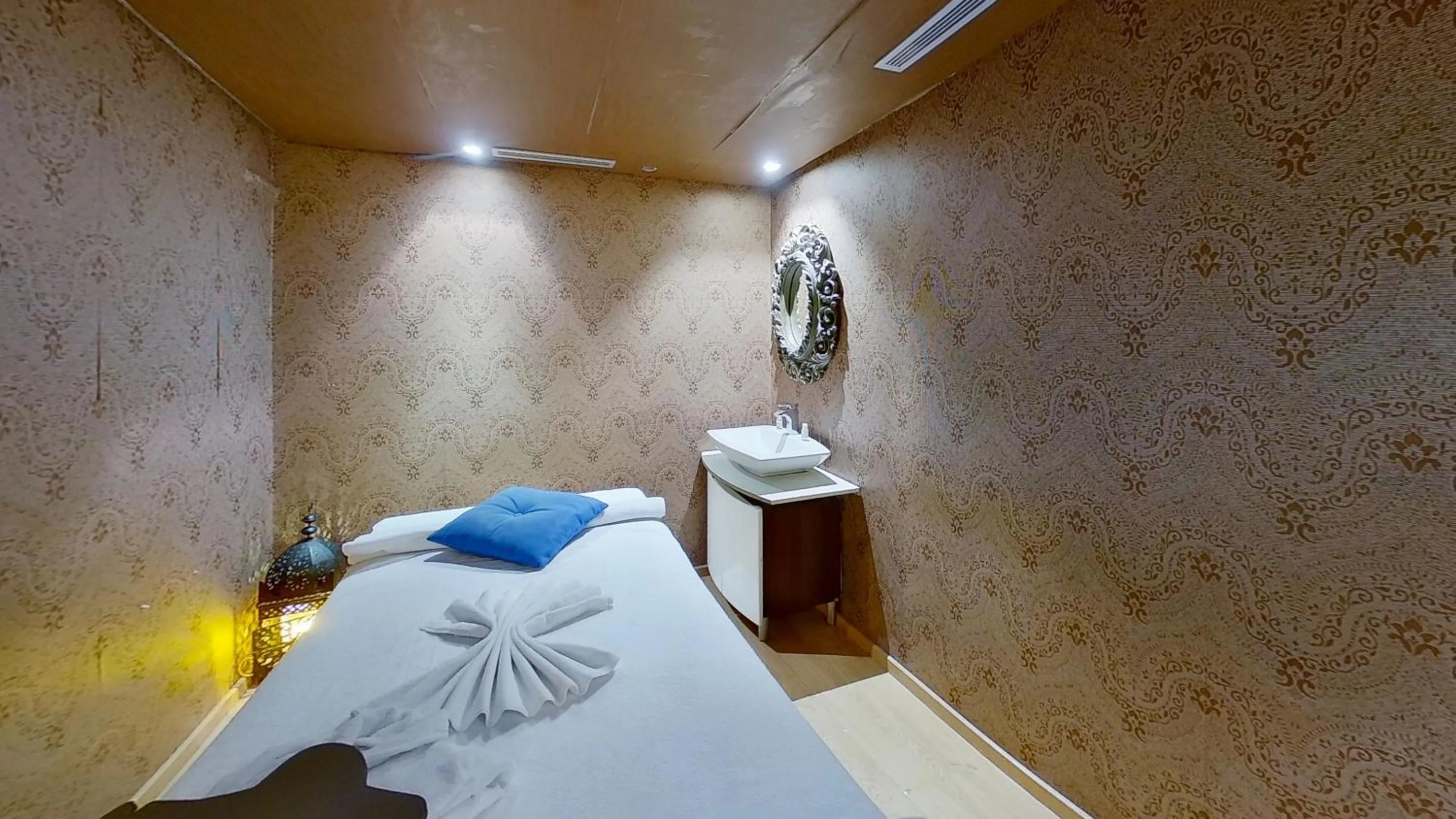 Massage, Bed in Mövenpick Hotel Casablanca