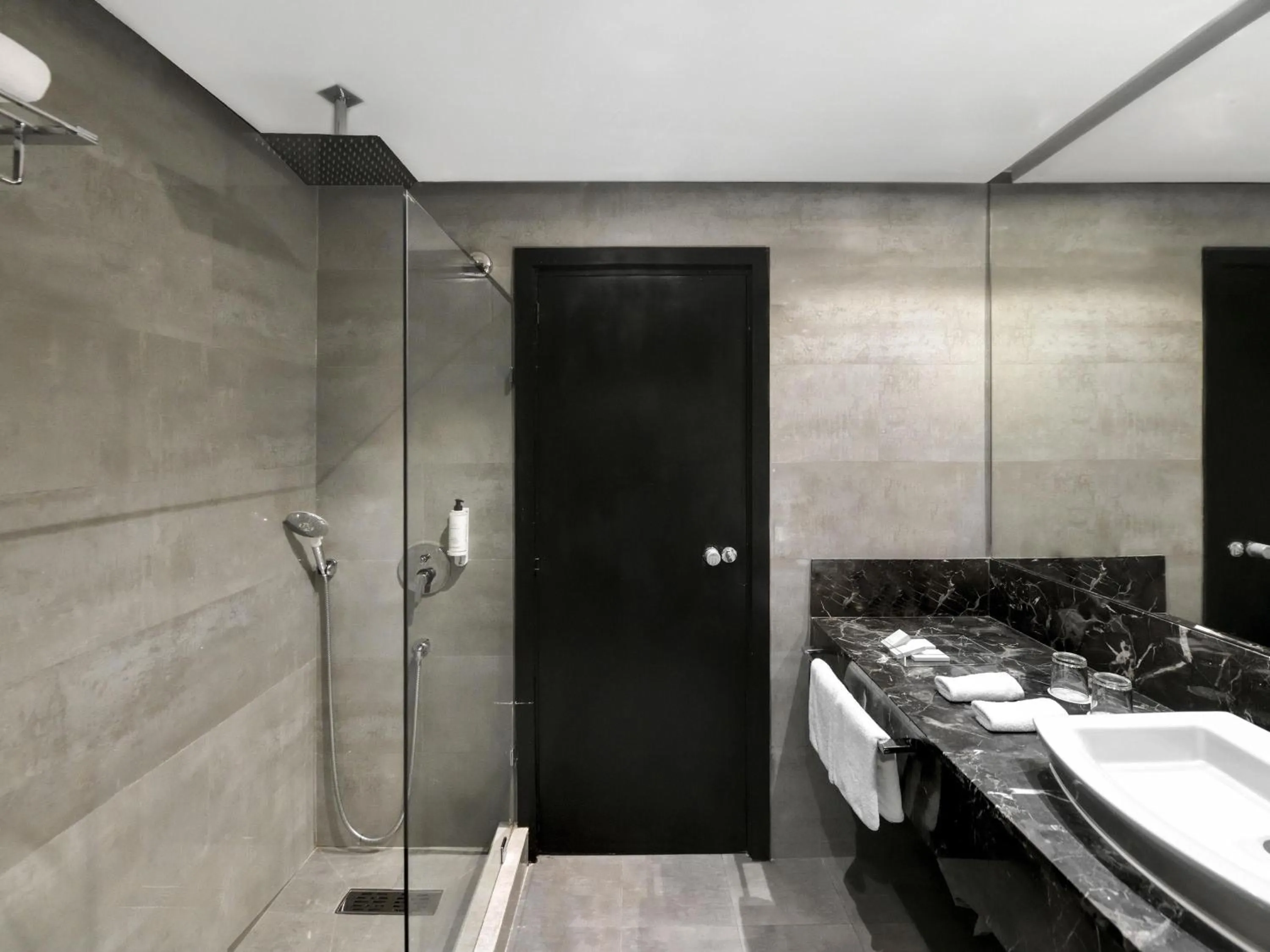 Bedroom, Bed in Mövenpick Hotel Casablanca