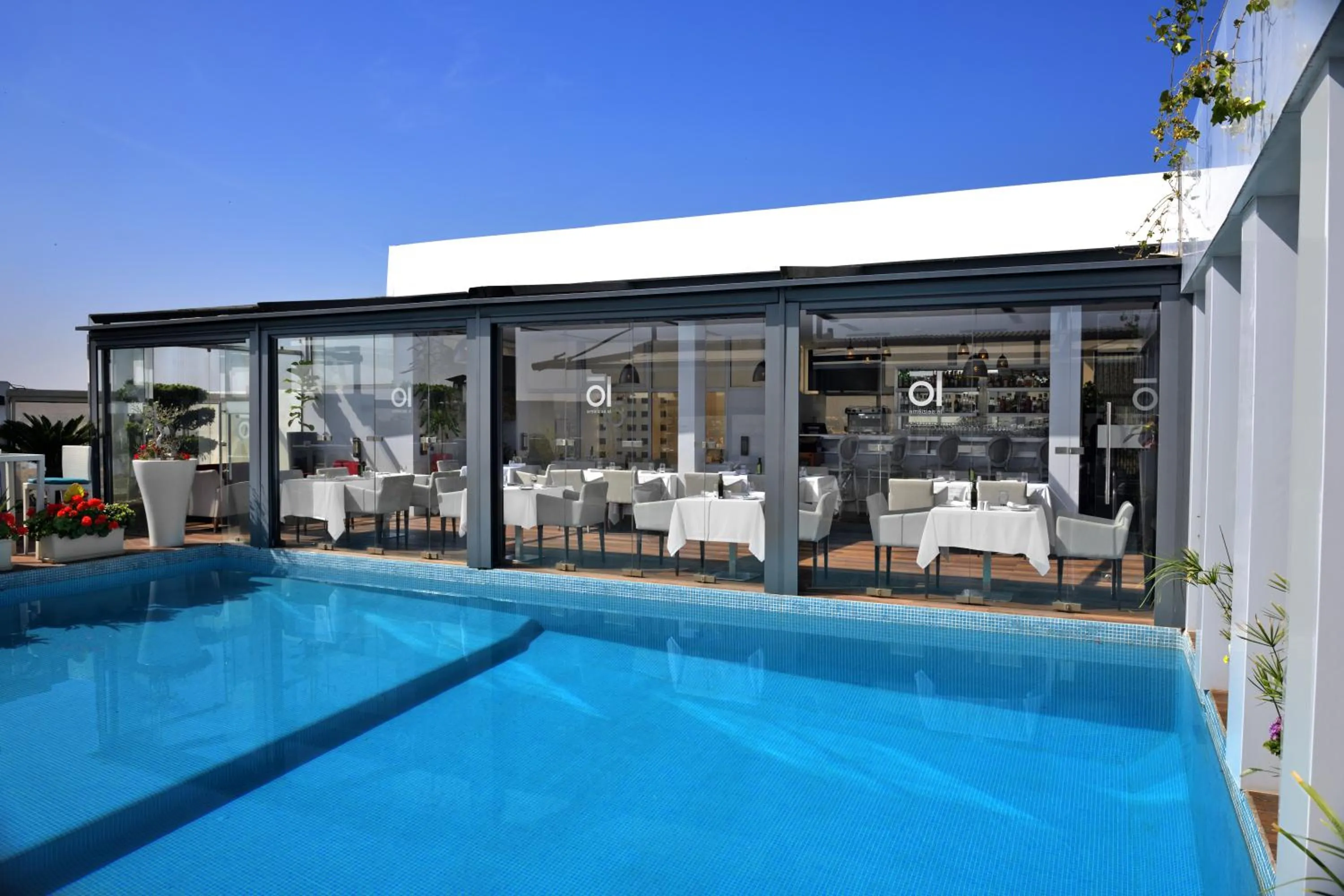 Swimming pool in Mövenpick Hotel Casablanca