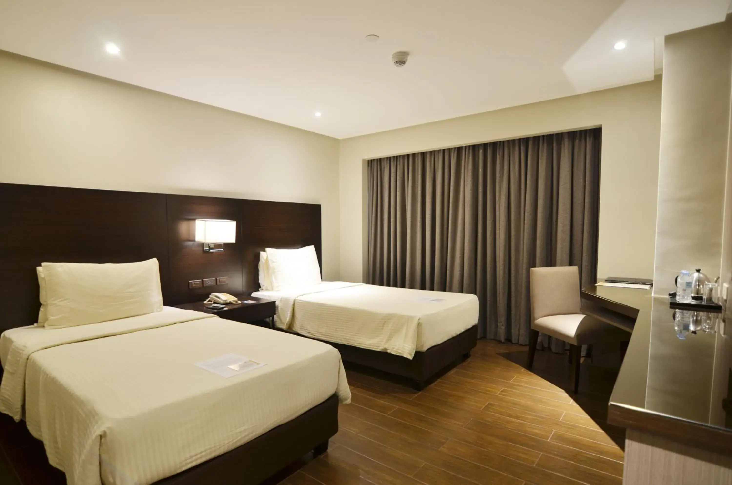 Deluxe Twin Room in Pearl Garden Hotel Deluxe Twin Room in Pearl Garden Hotel