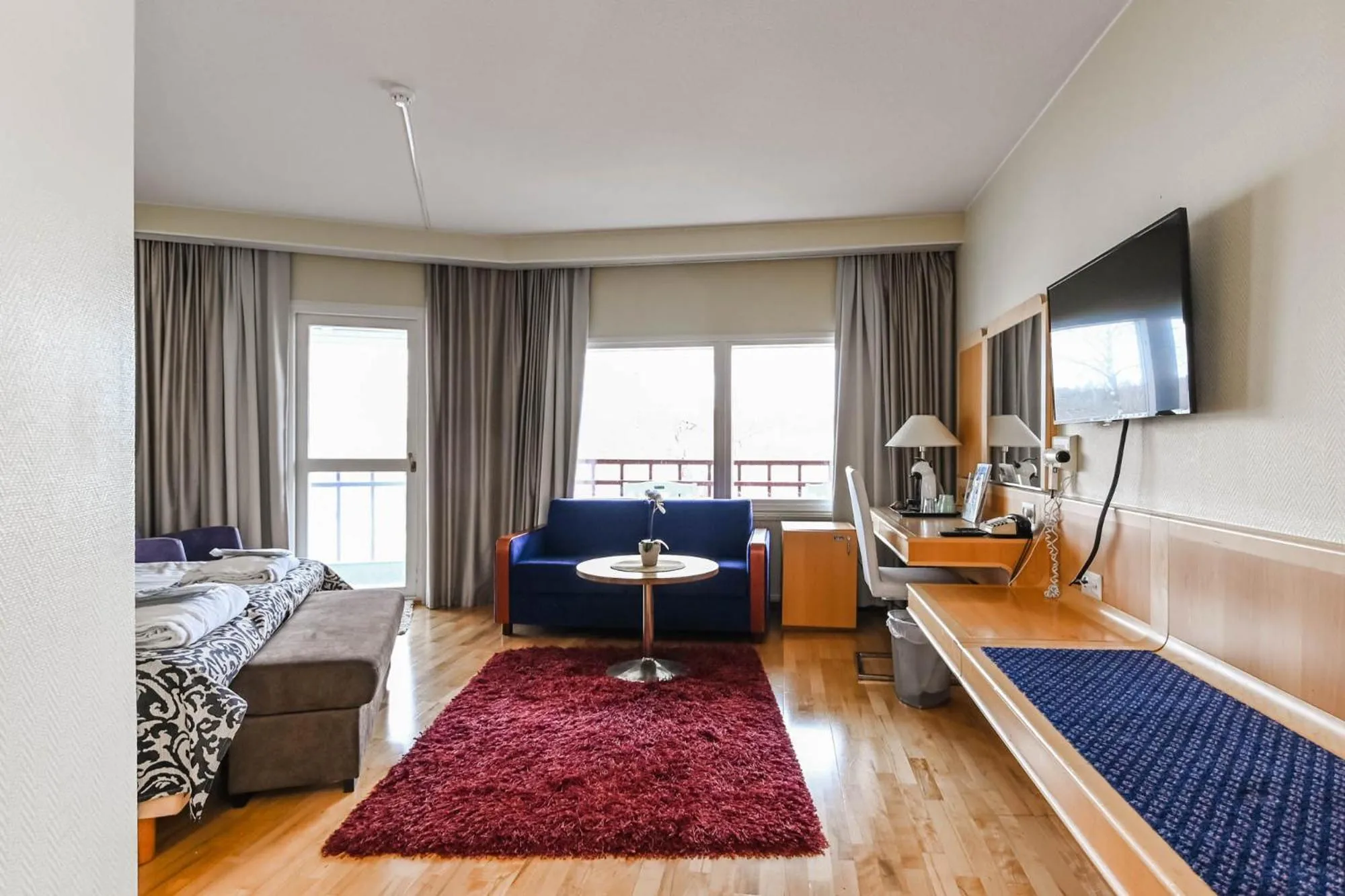 Living room, Bed in Hotel Kumpeli Spa