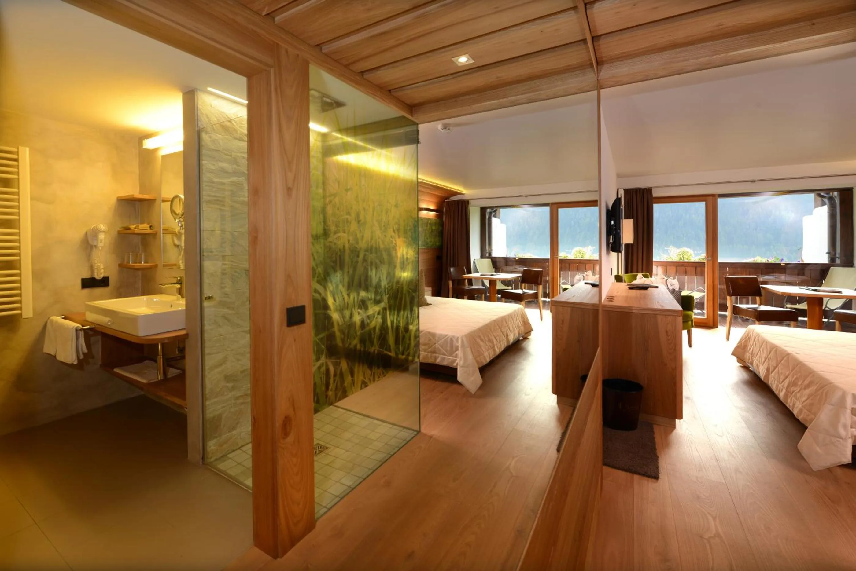 Shower, Bed in Hotel Grien