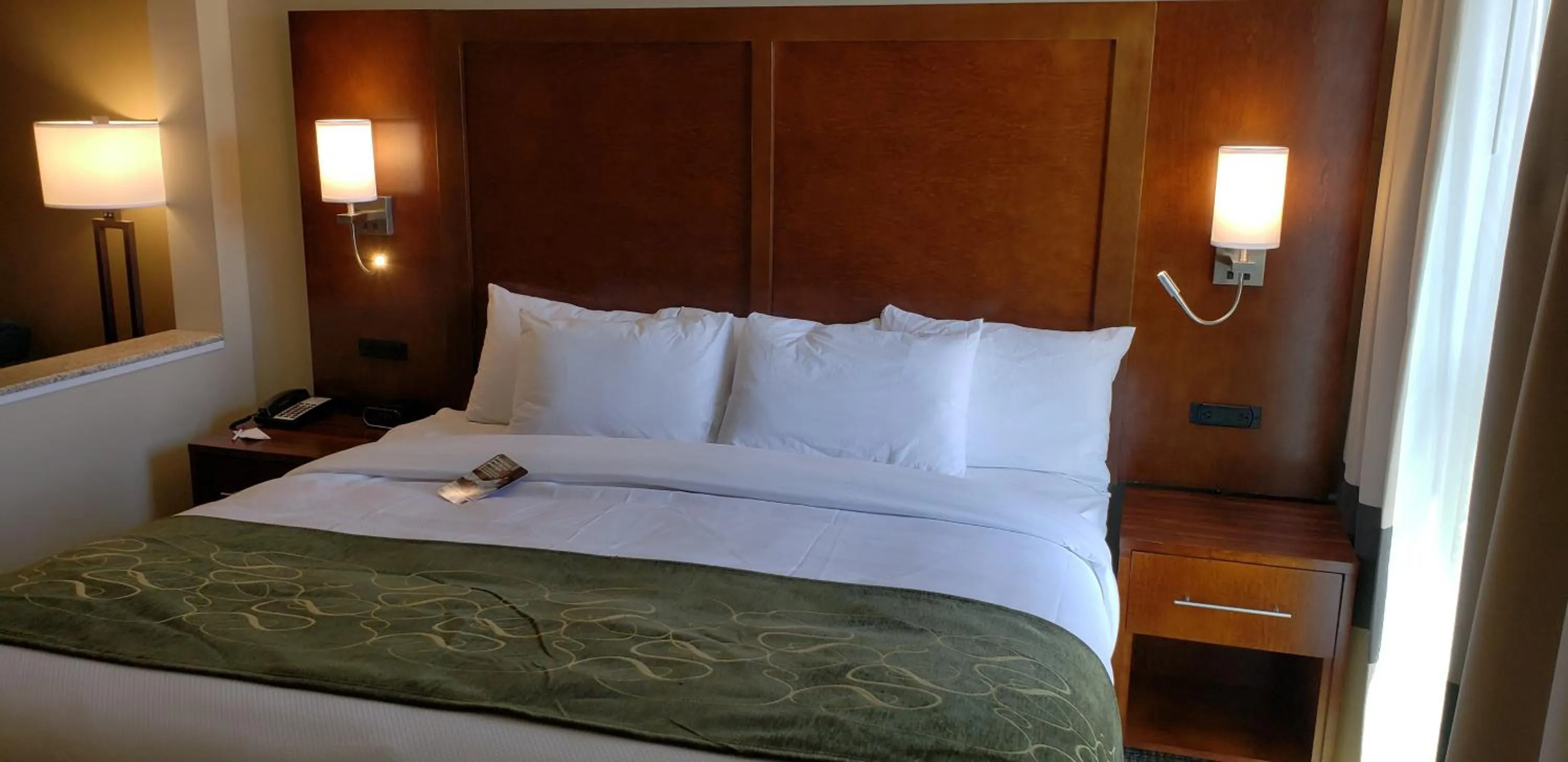 Bed in Comfort Suites Denver near Anschutz Medical Campus