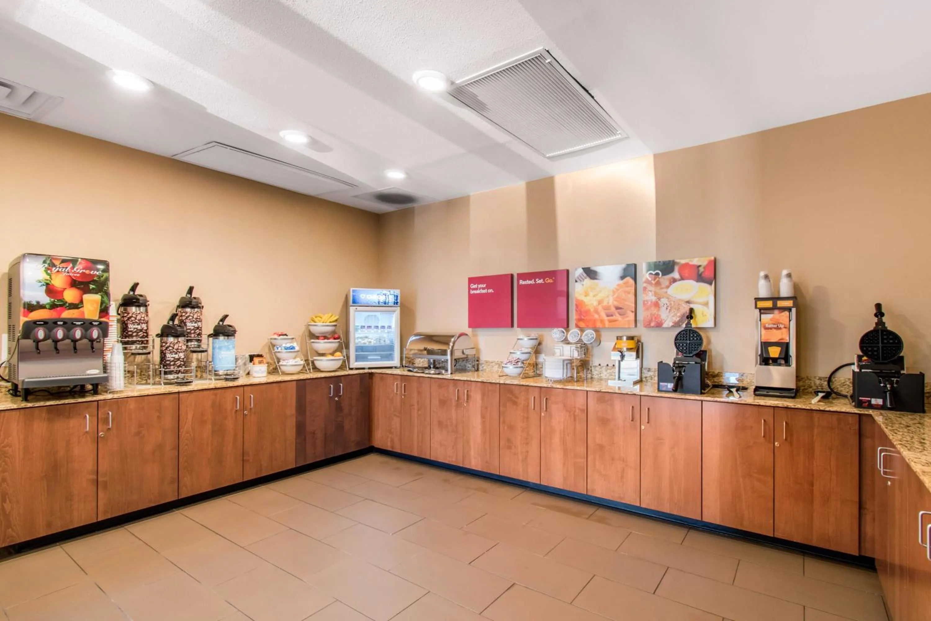 Breakfast in Comfort Suites Denver near Anschutz Medical Campus