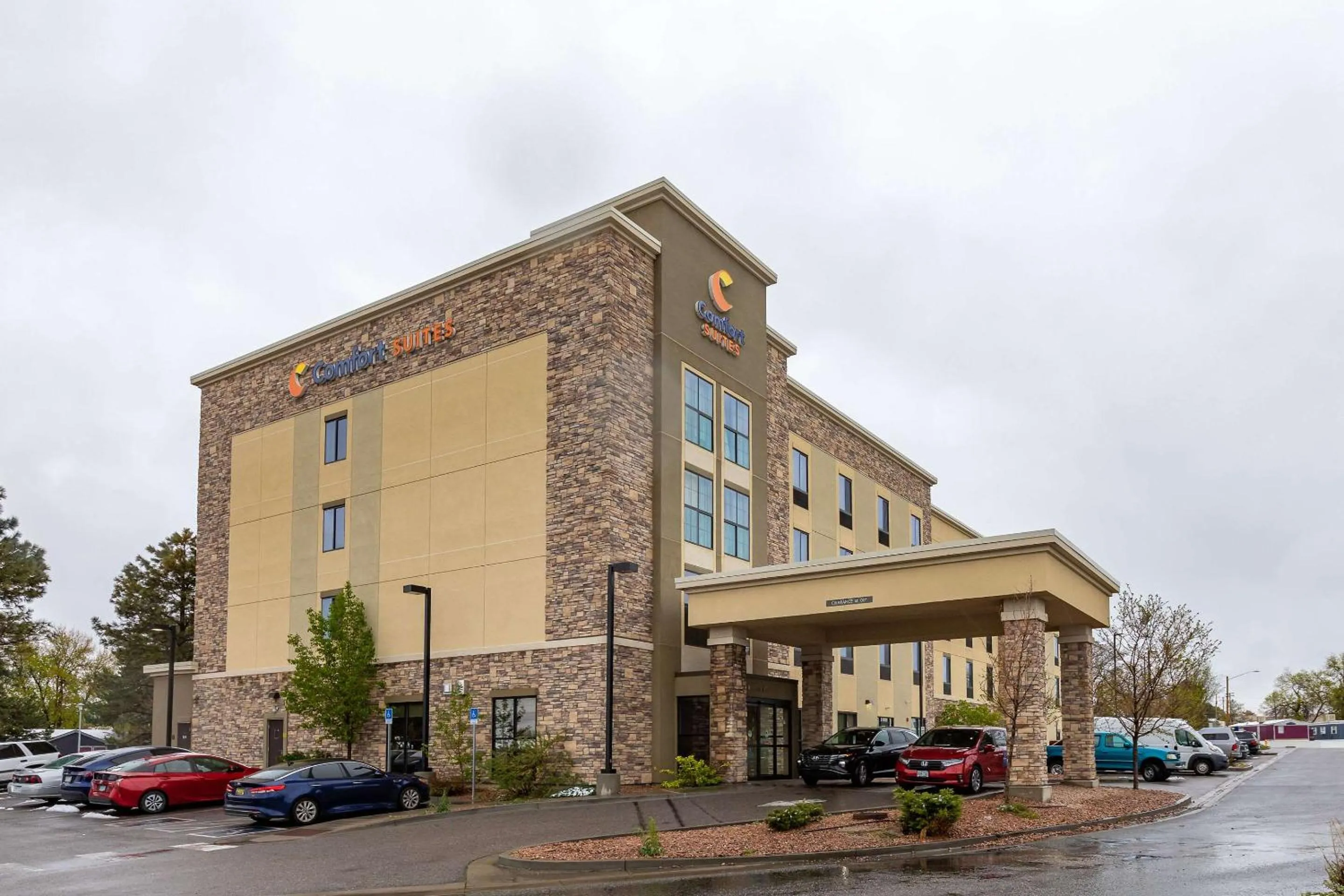 Property building in Comfort Suites Denver near Anschutz Medical Campus