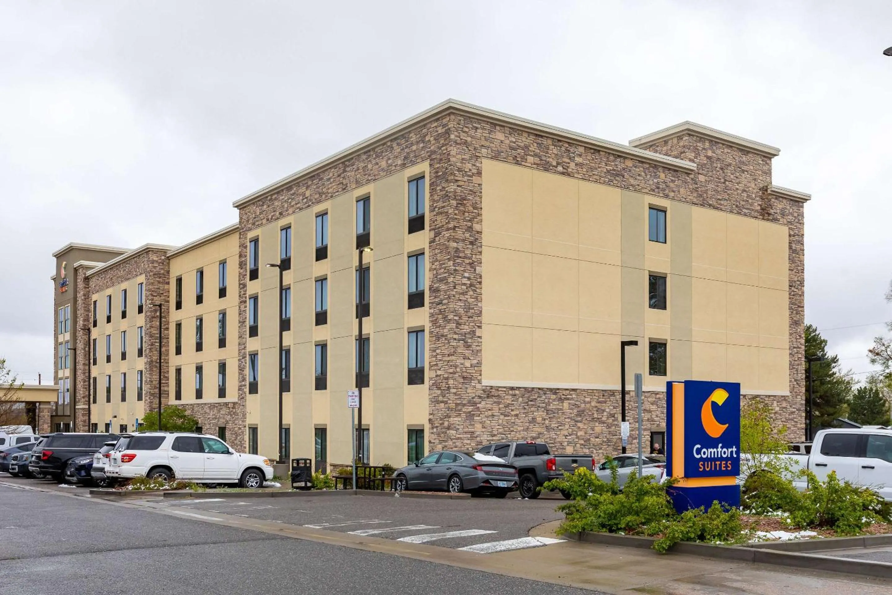 Property building in Comfort Suites Denver near Anschutz Medical Campus