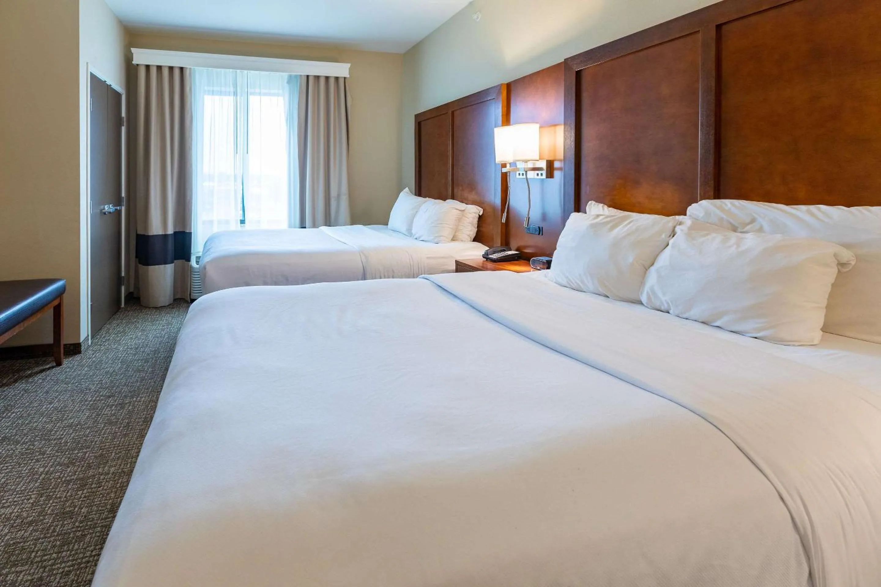 Bedroom, Bed in Comfort Suites Denver near Anschutz Medical Campus