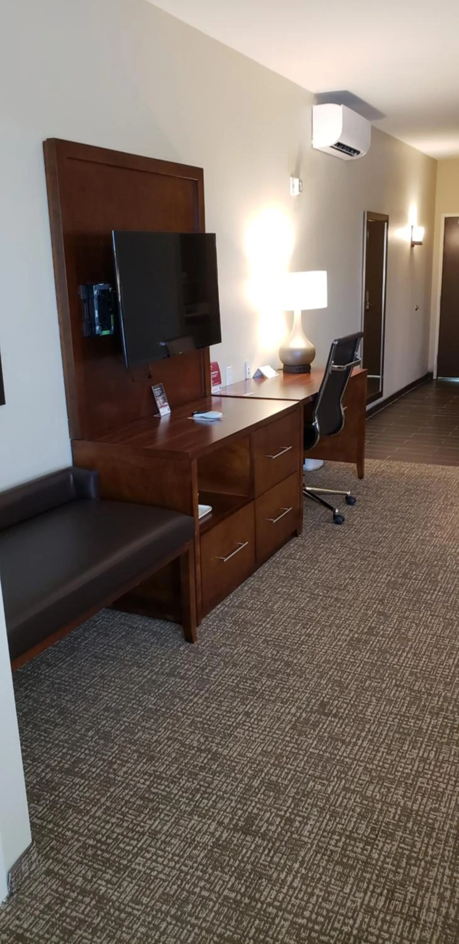 TV and multimedia in Comfort Suites Denver near Anschutz Medical Campus