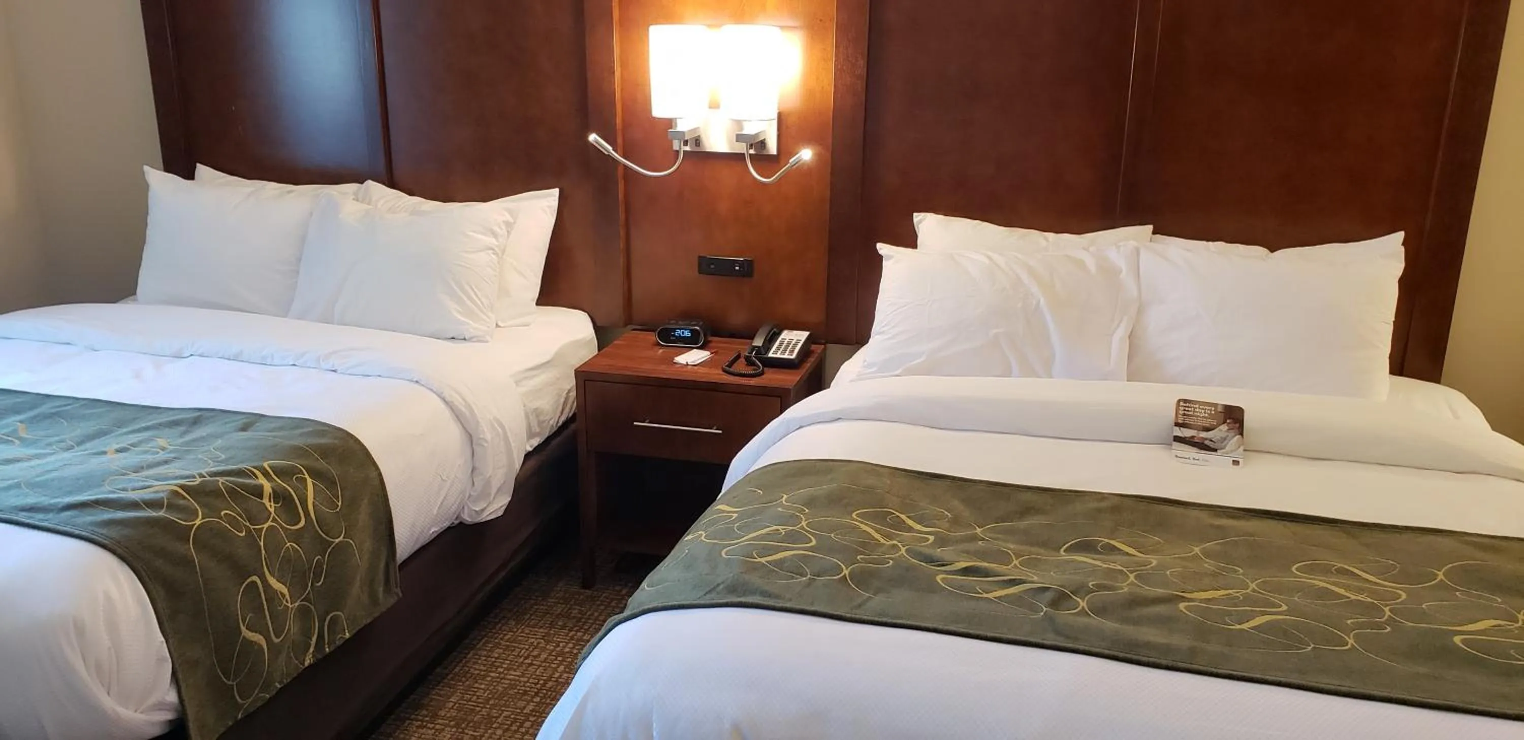 Decorative detail, Bed in Comfort Suites Denver near Anschutz Medical Campus