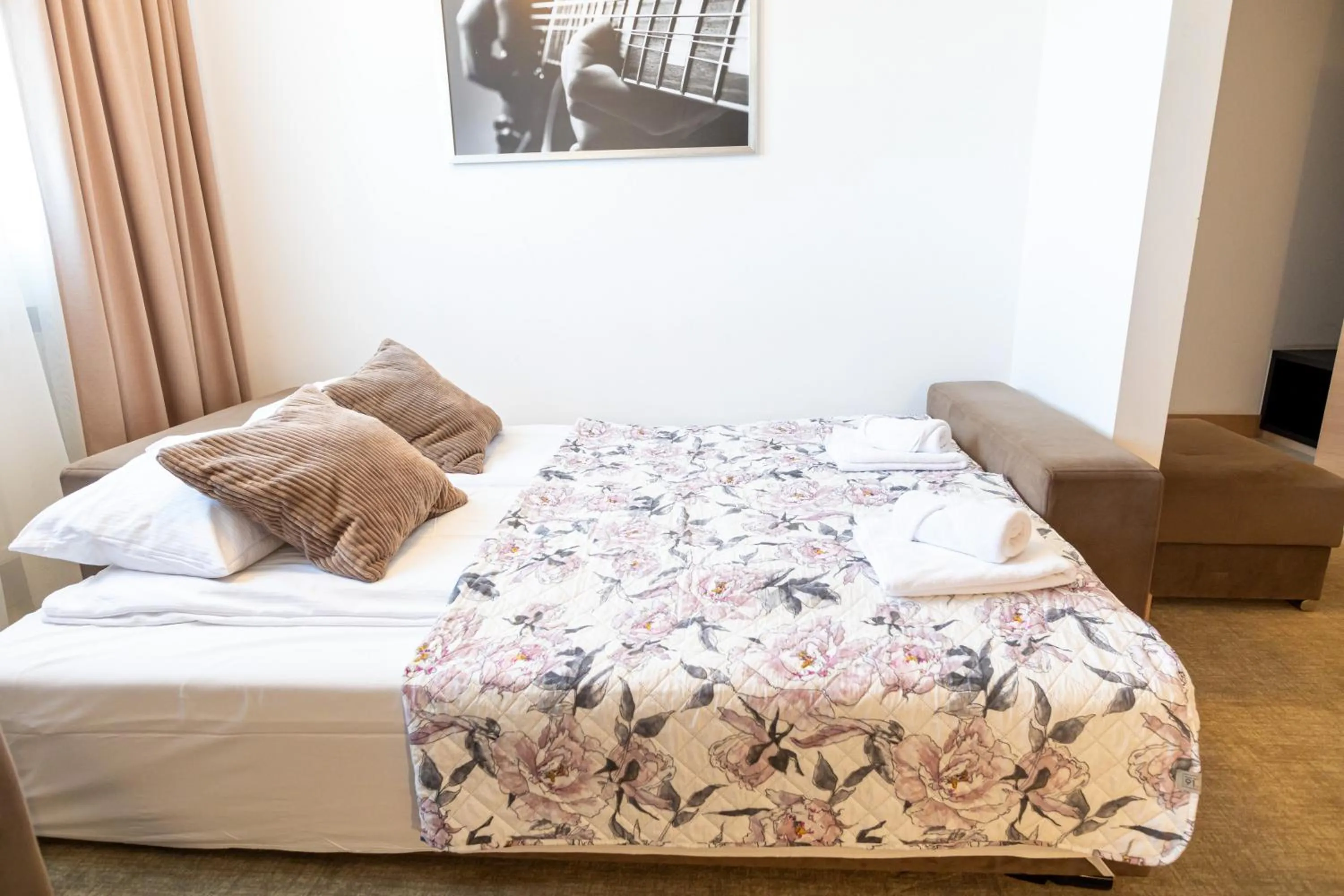 Photo of the whole room, Bed in Hotel Avangarda