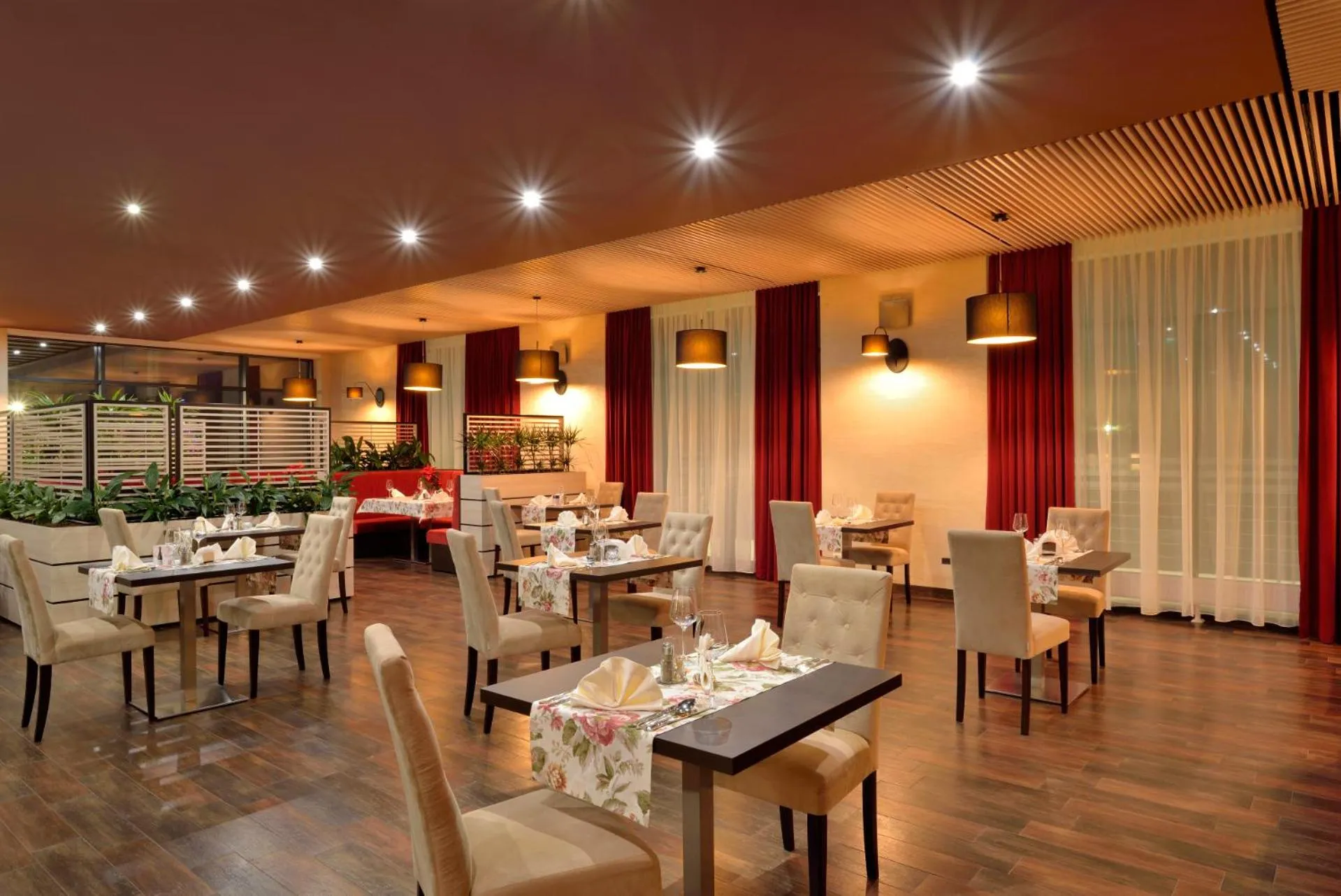 Restaurant/places to eat in Hotel Avangarda