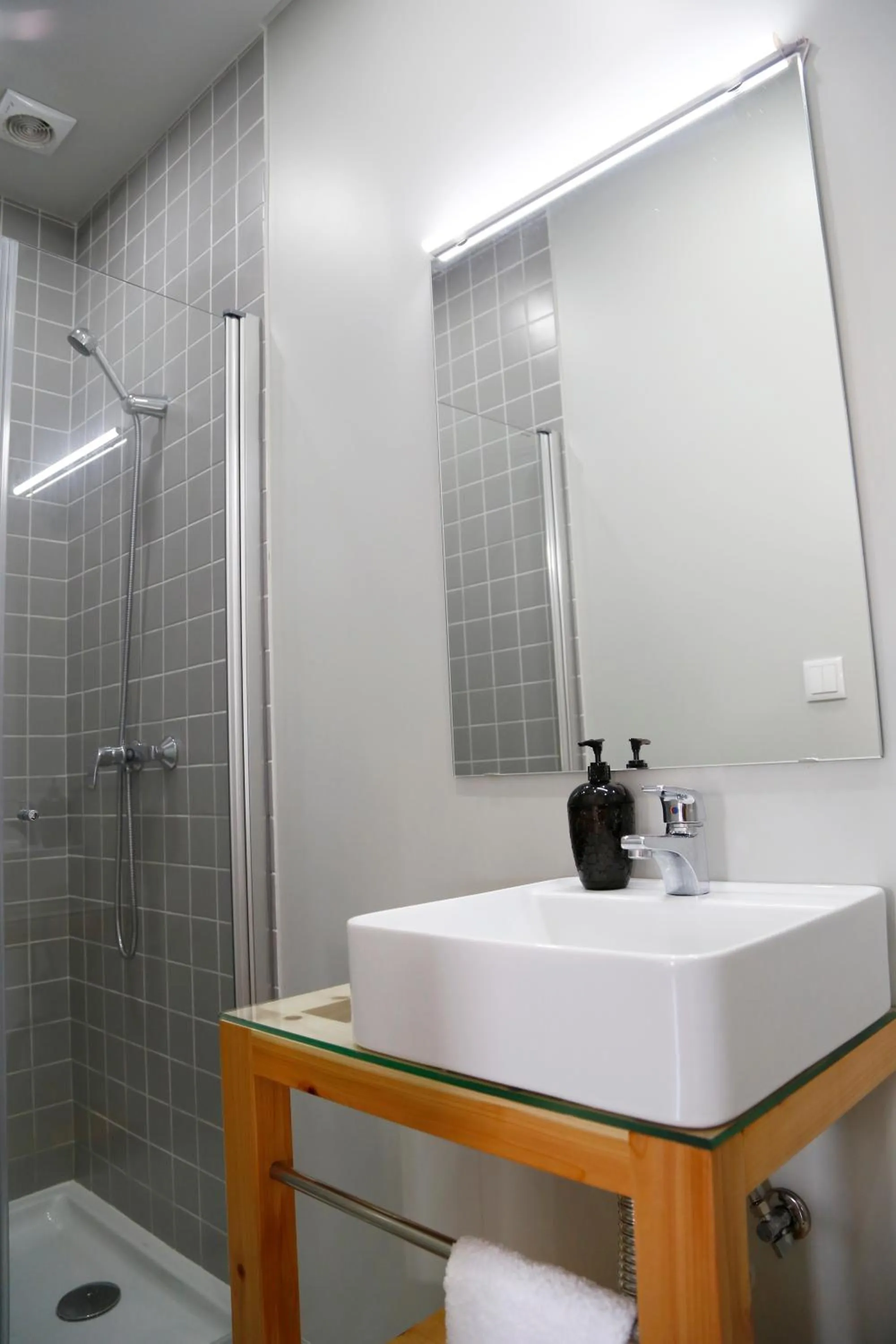 Bathroom in City's Hostel Ponta Delgada