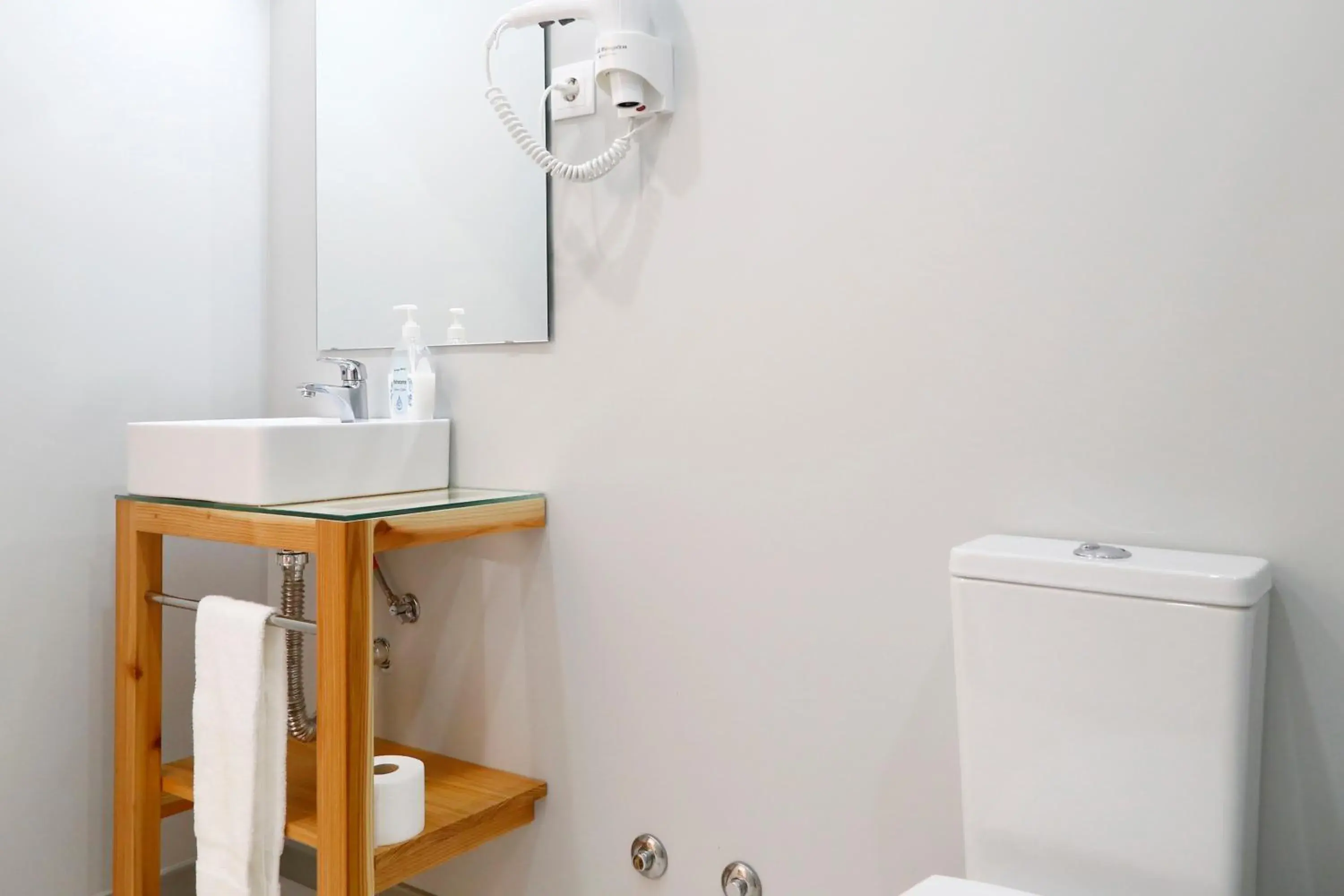 Deluxe Double or Twin Room in City's Hostel Ponta Delgada Deluxe Double or Twin Room in City's Hostel Ponta Delgada