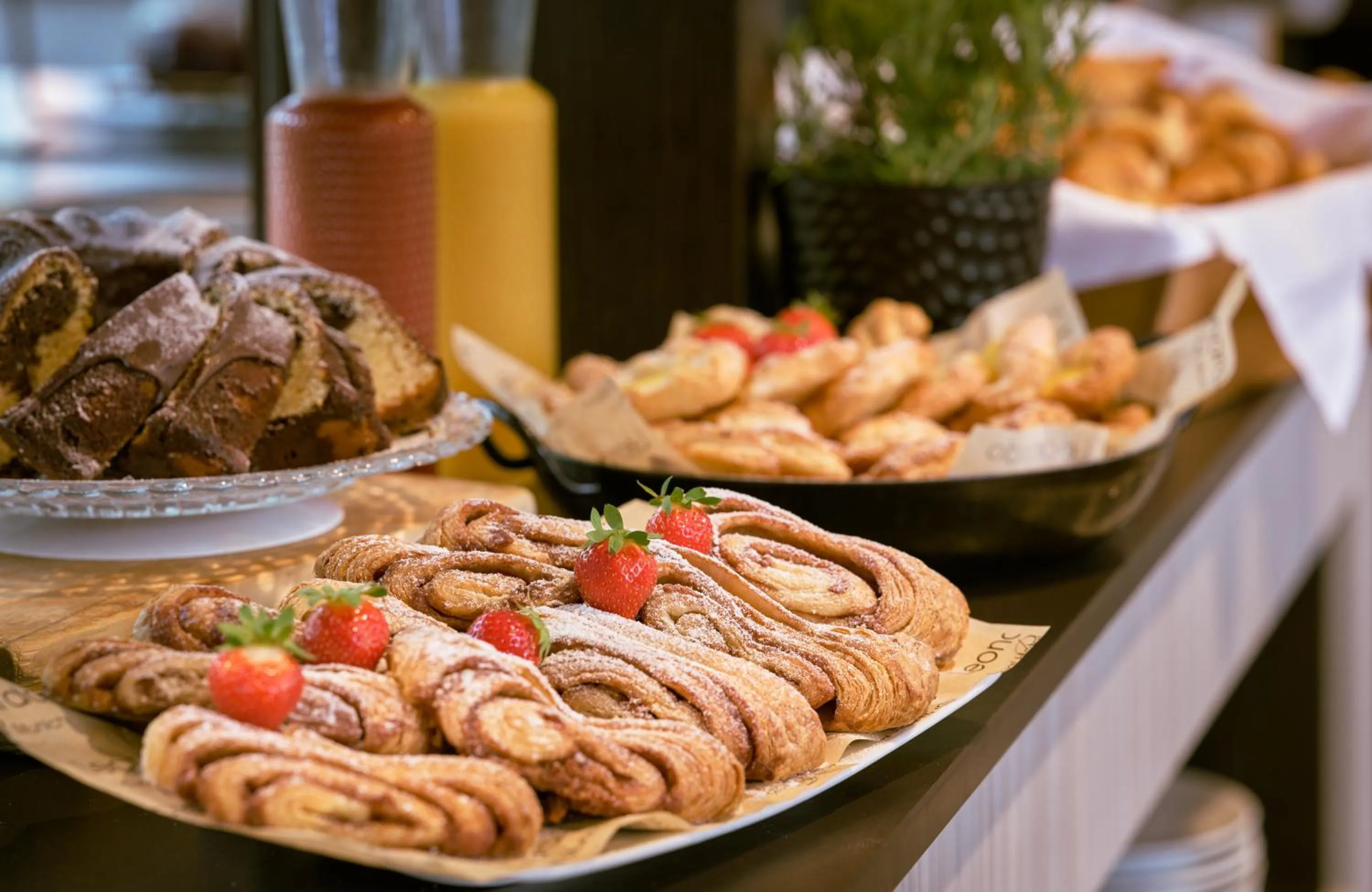 Buffet breakfast in Leonardo Royal Hotel Munich
