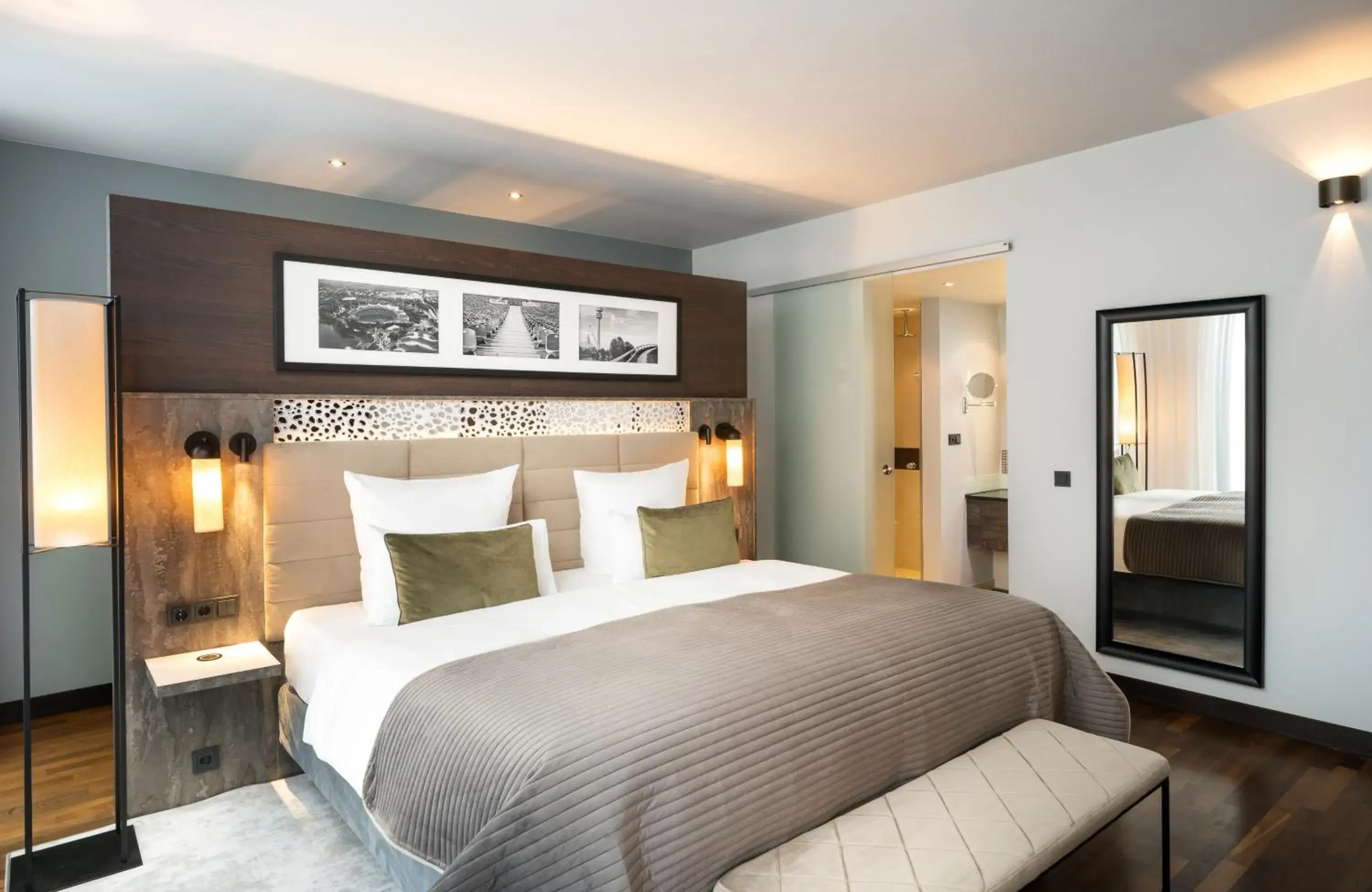 Deluxe Double Room in Leonardo Royal Hotel Munich Deluxe Double Room in Leonardo Royal Hotel Munich