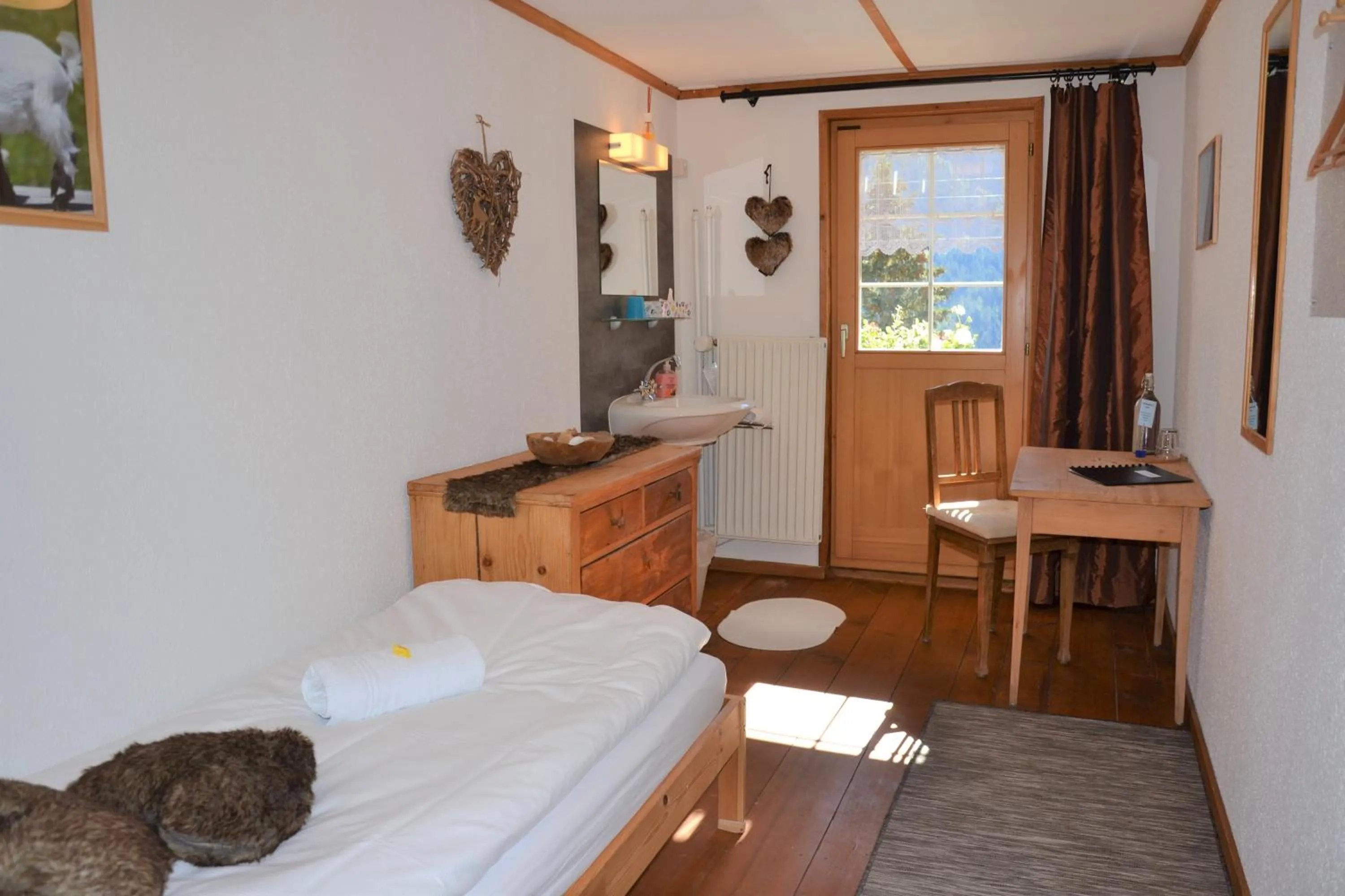 Photo of the whole room, Bed in Gasthaus Alpina