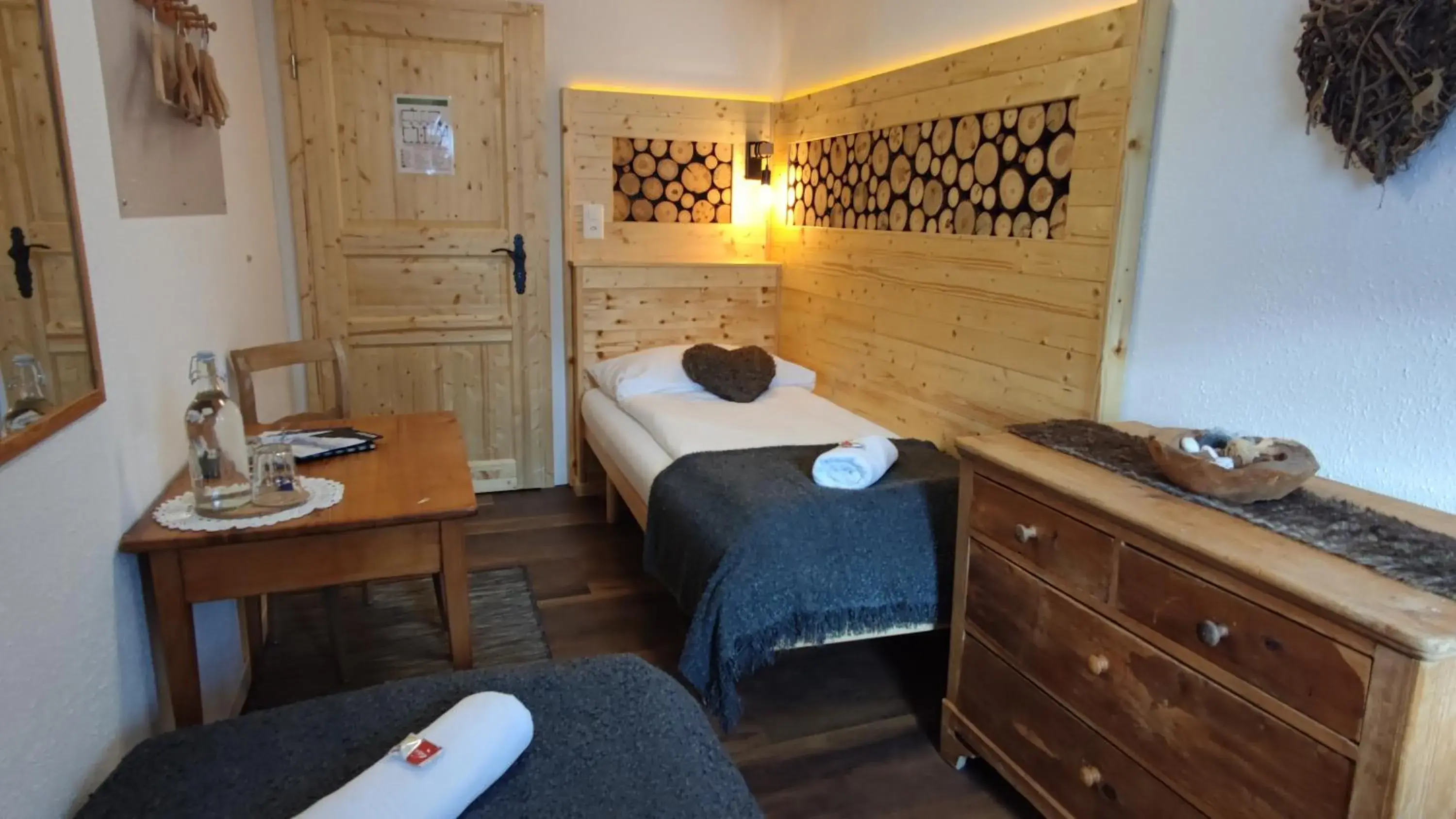 Twin Room with Shared Bathroom - single occupancy in Gasthaus Alpina Twin Room with Shared Bathroom - single occupancy in Gasthaus Alpina