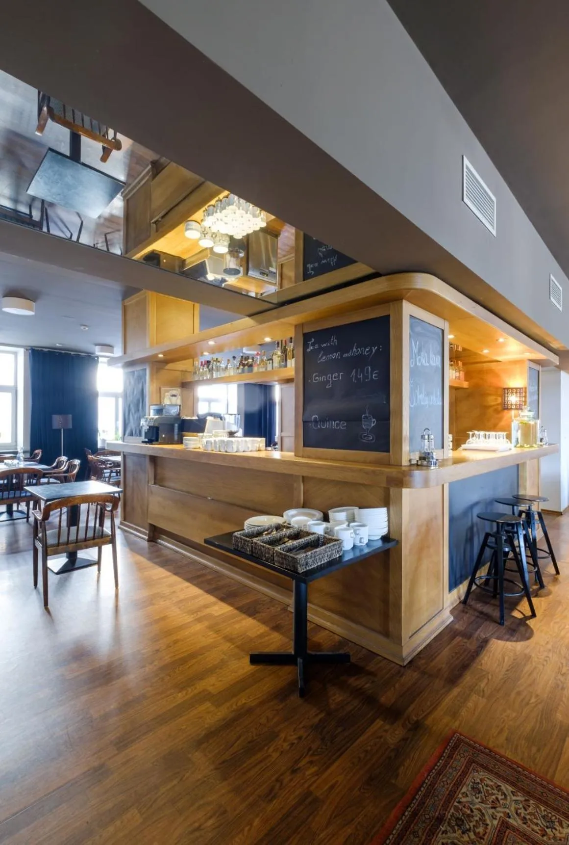 Restaurant/places to eat in Hotel Metropolis