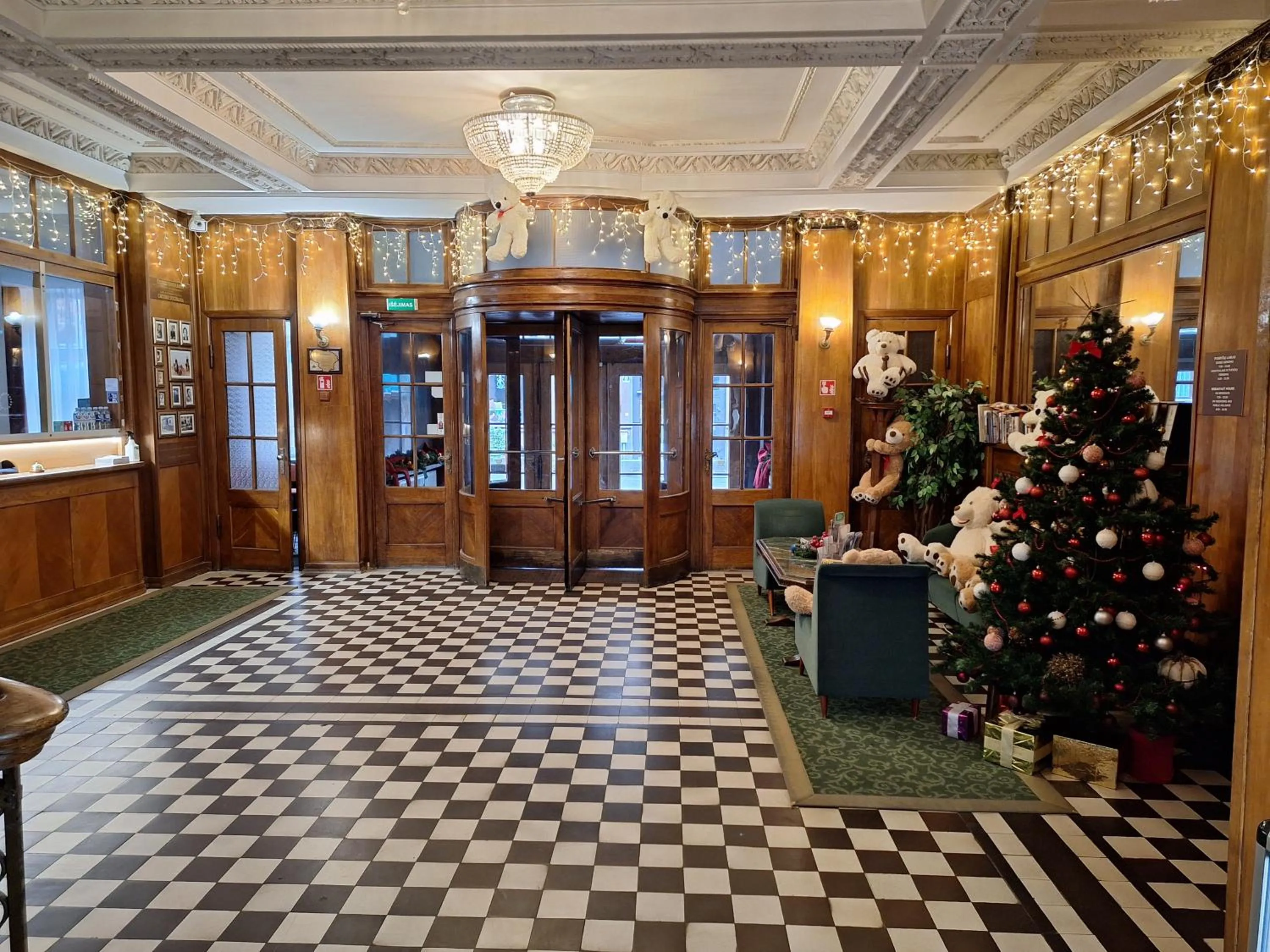 Winter in Hotel Metropolis