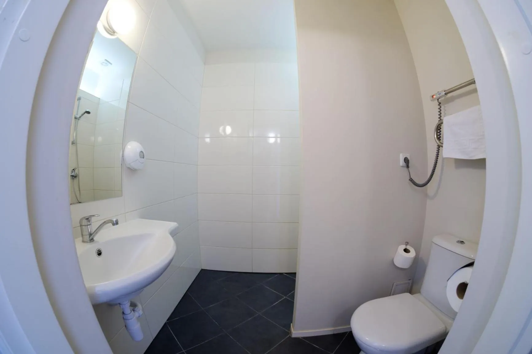 Shower in Hotel Metropolis