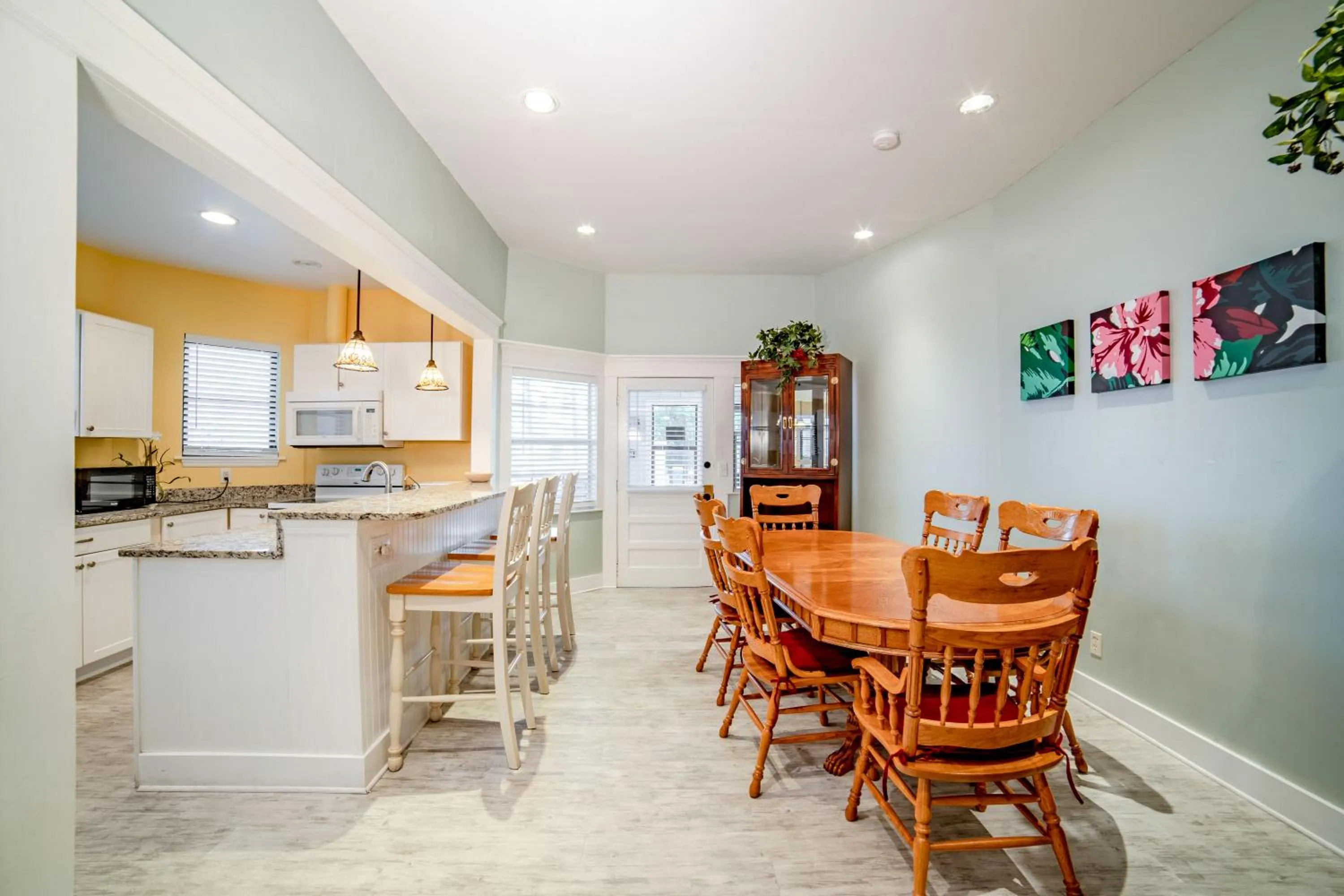 Dining area in The Palmetto Inn