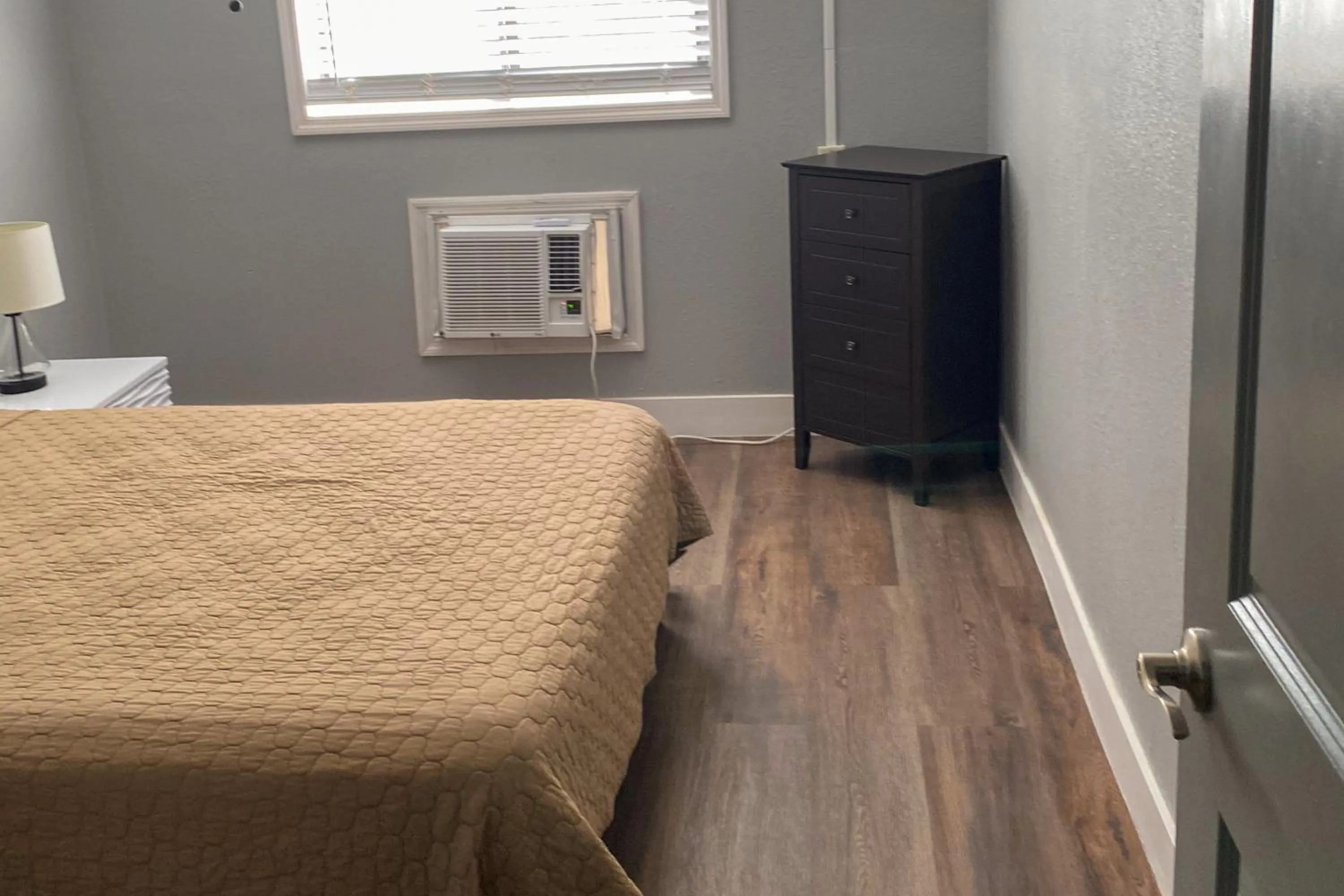 Bed in The Palmetto Inn