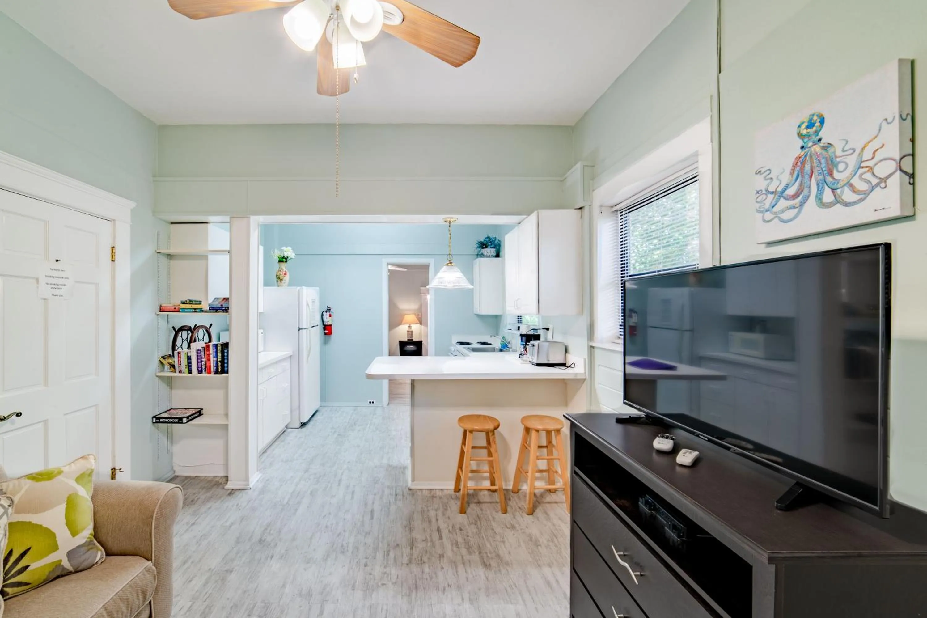 Living room in The Palmetto Inn