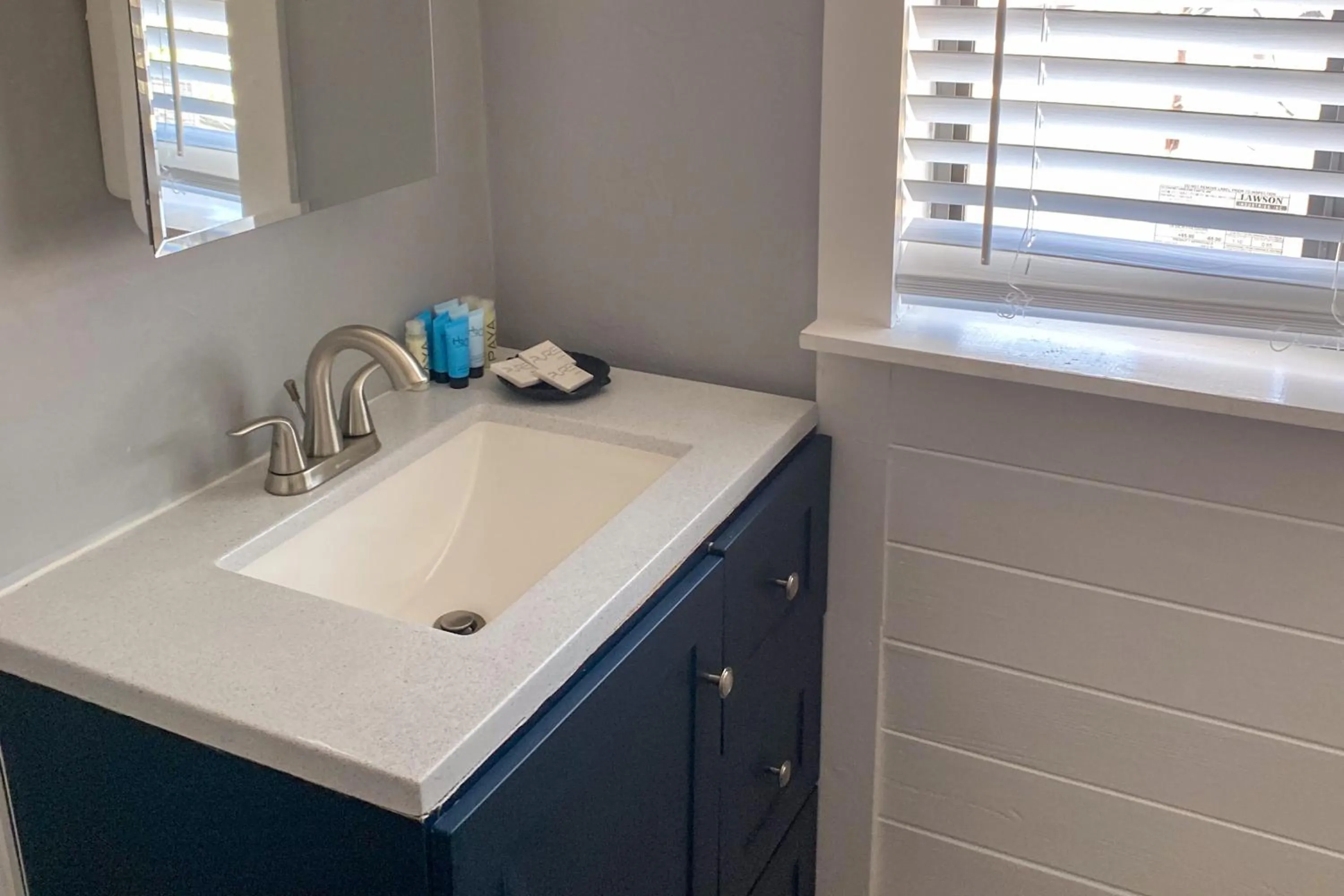 Bathroom in The Palmetto Inn