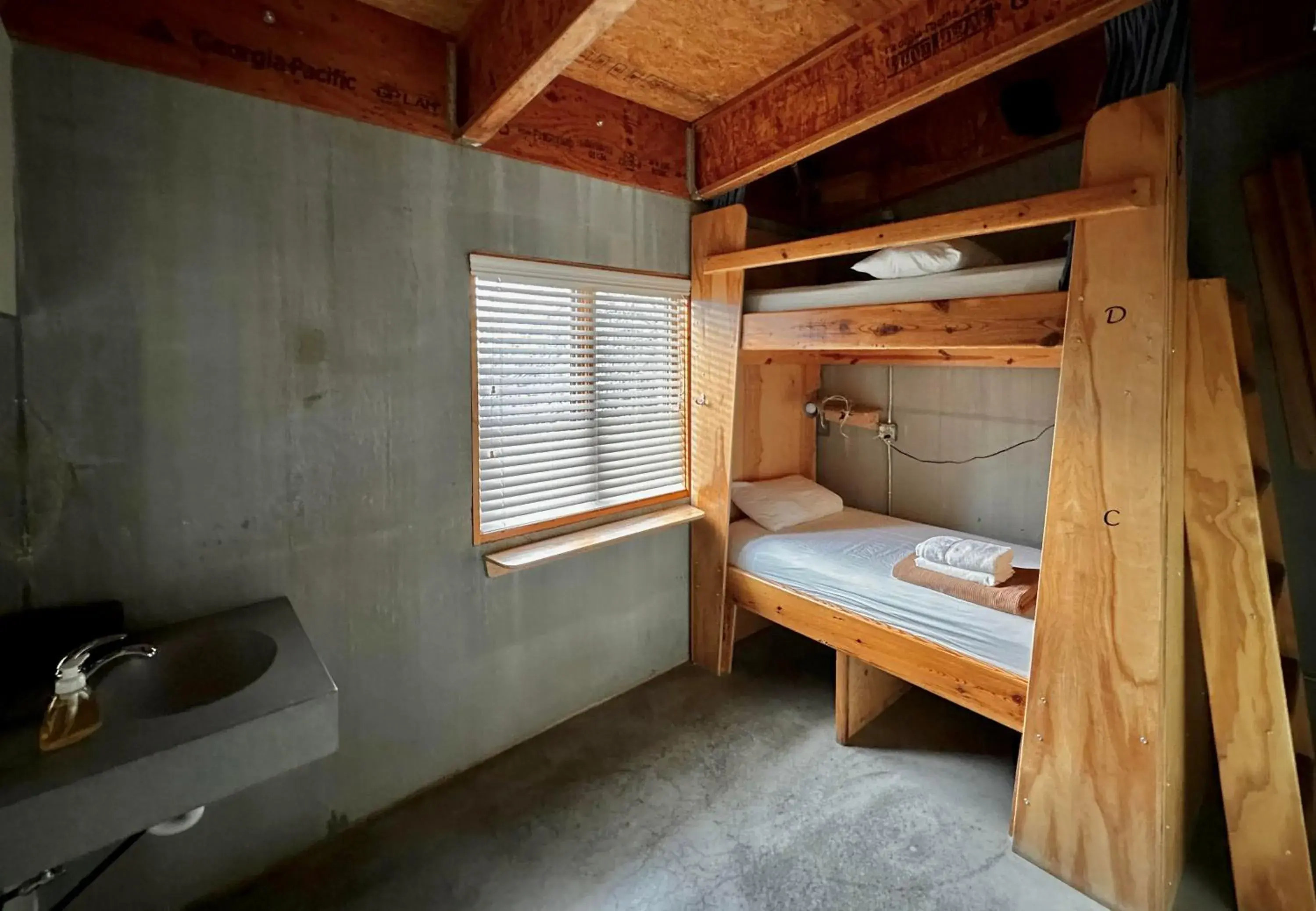 Double or Twin Room in The Crash Pad: An Uncommon Hostel Double or Twin Room in The Crash Pad: An Uncommon Hostel