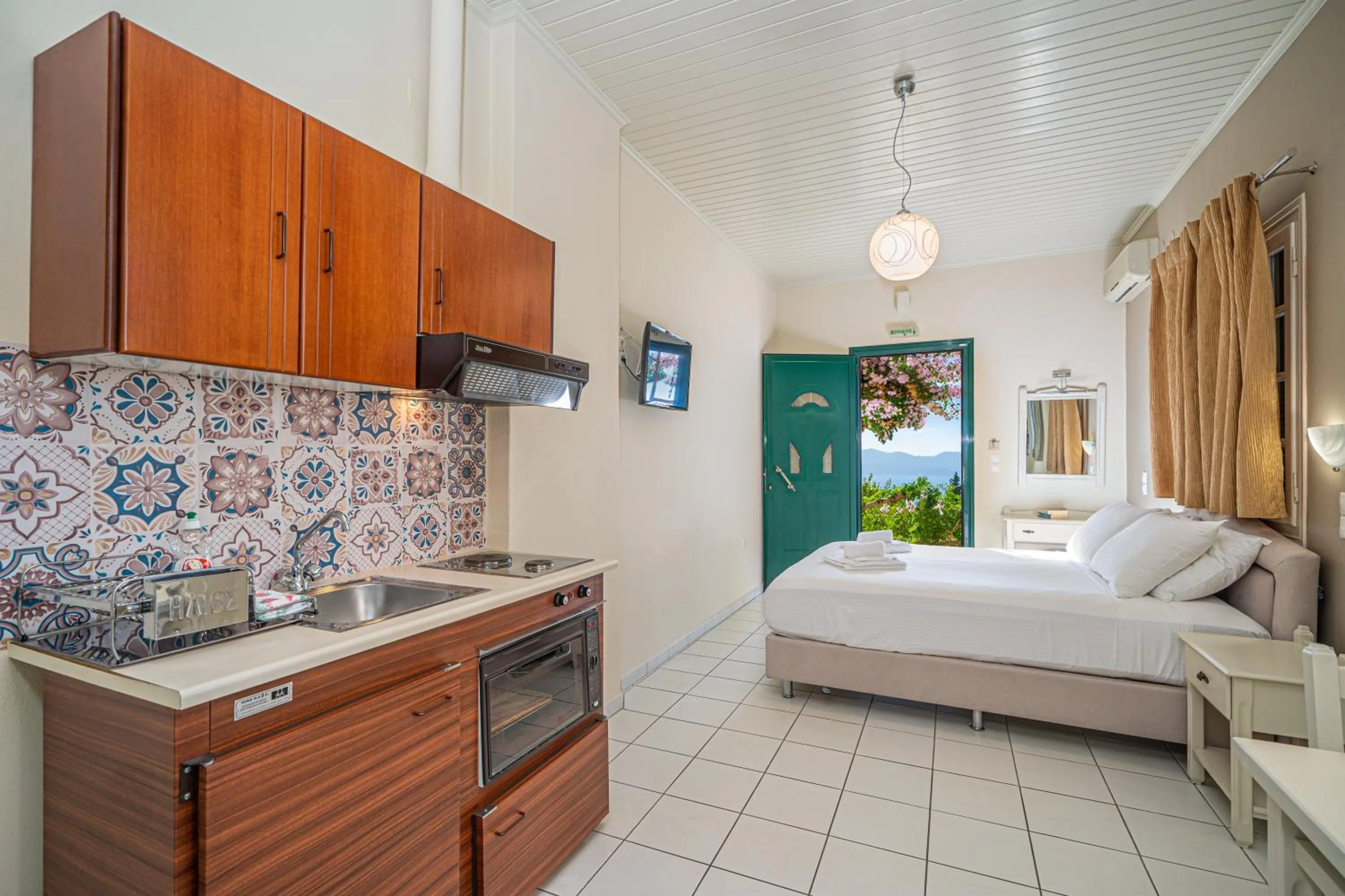 Bedroom, Bed in Panoramic Sunset