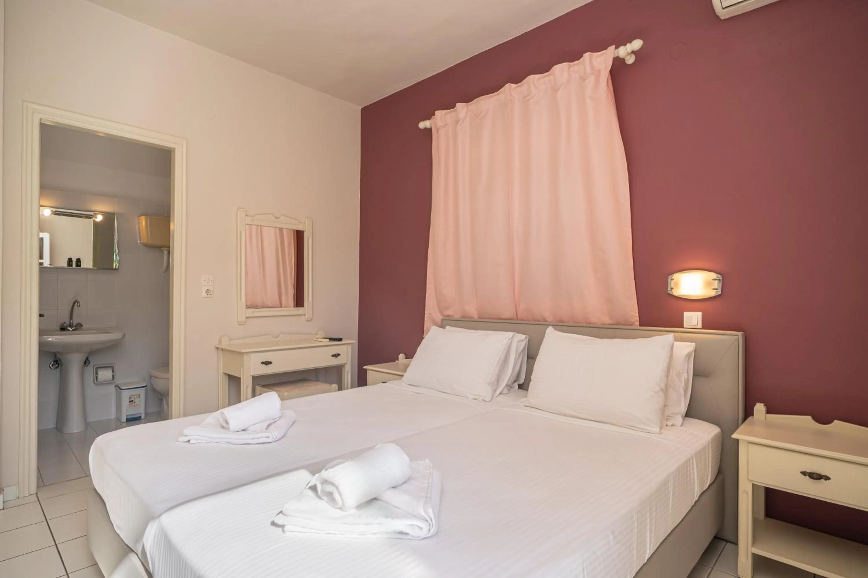 Bedroom, Bed in Panoramic Sunset